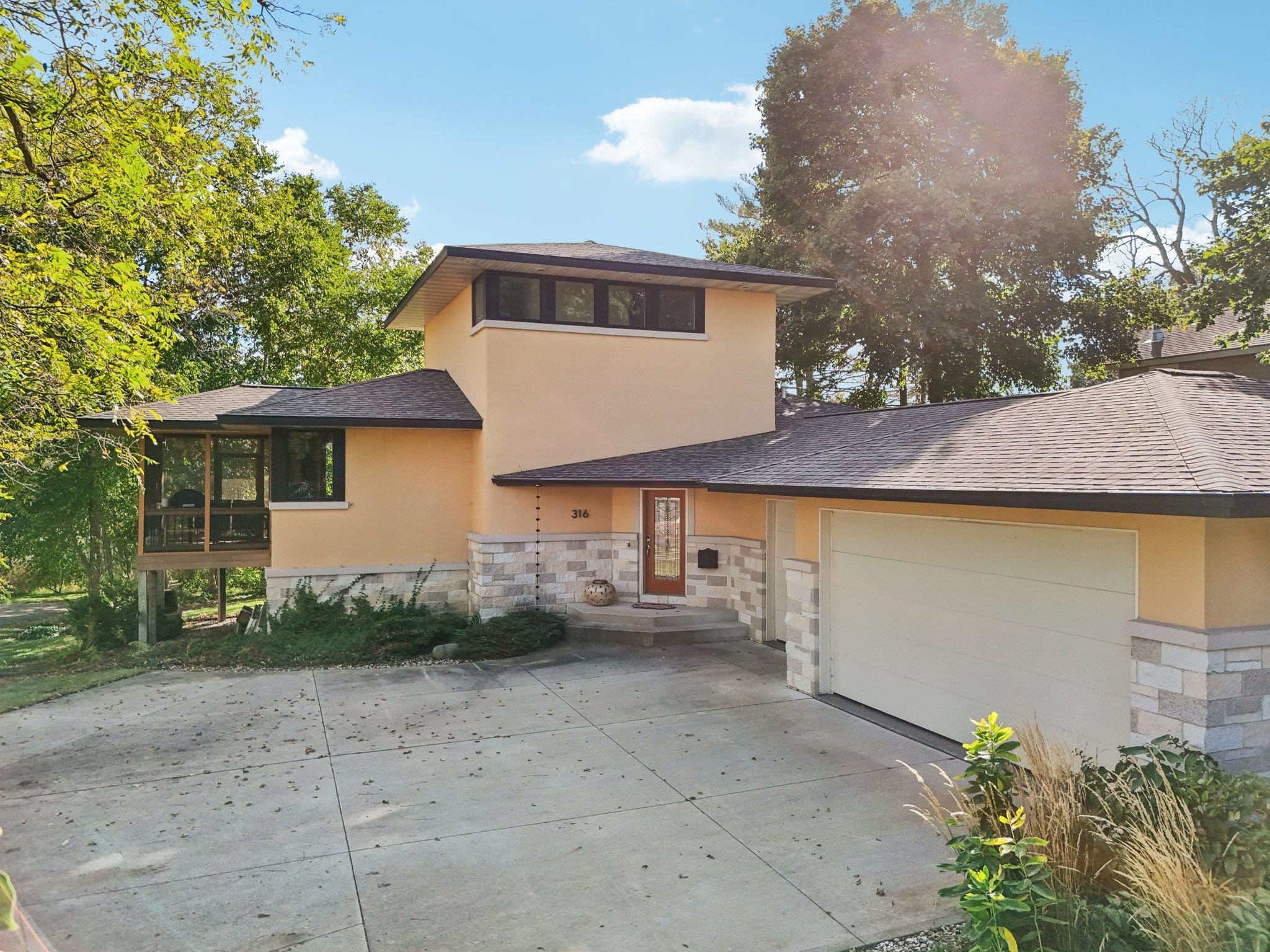 316 W Lake Street