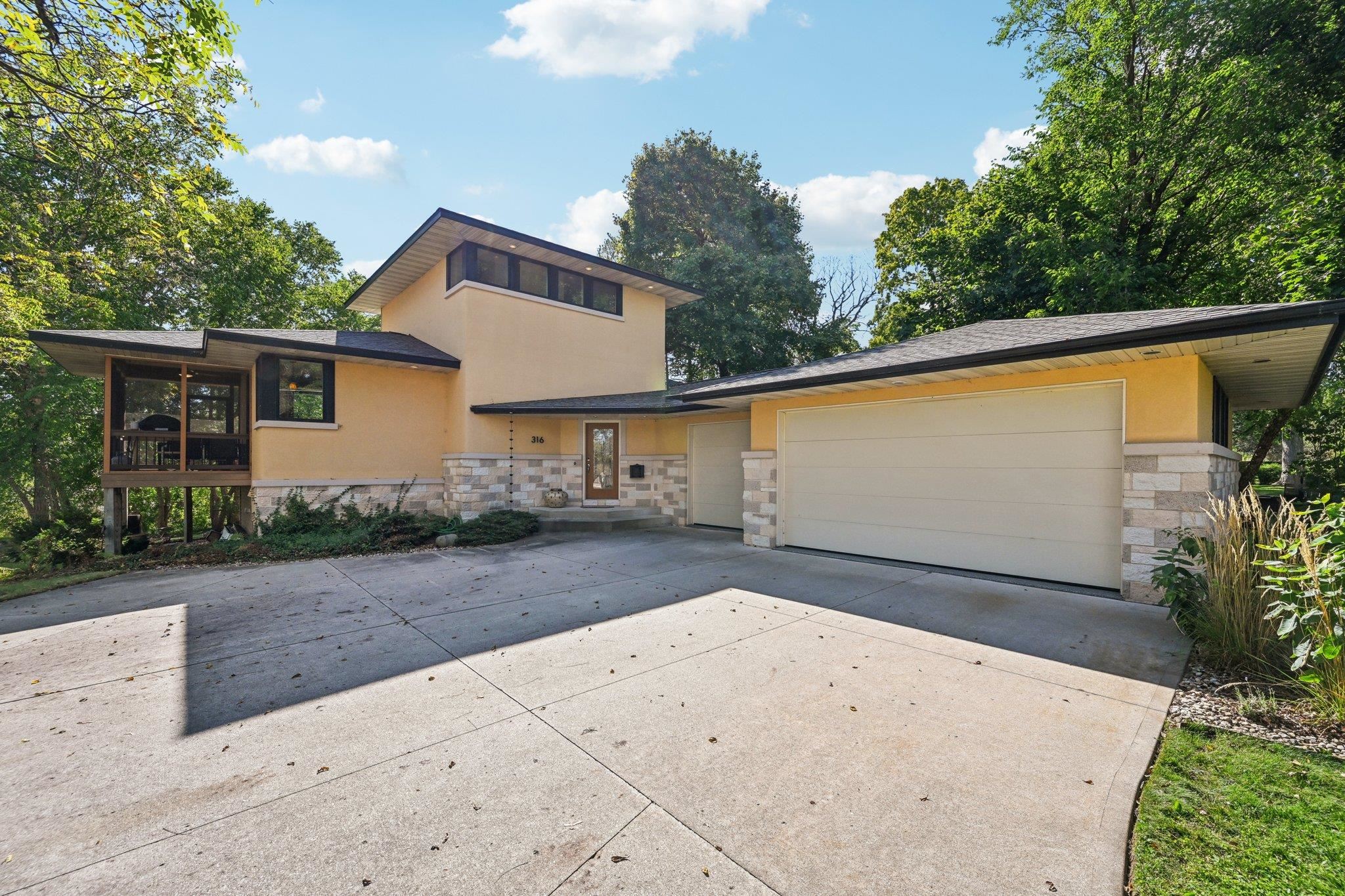 316 W Lake Street