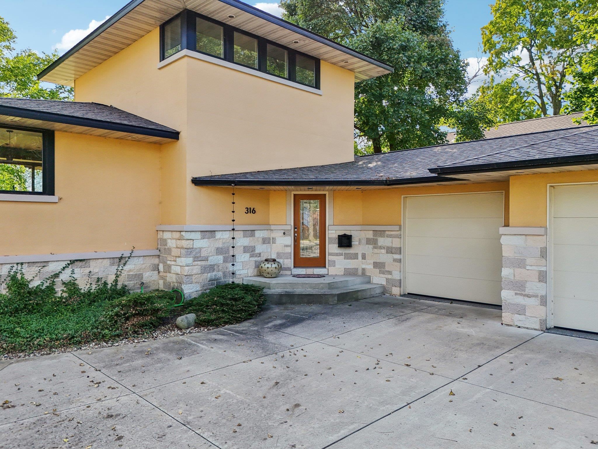 316 W Lake Street