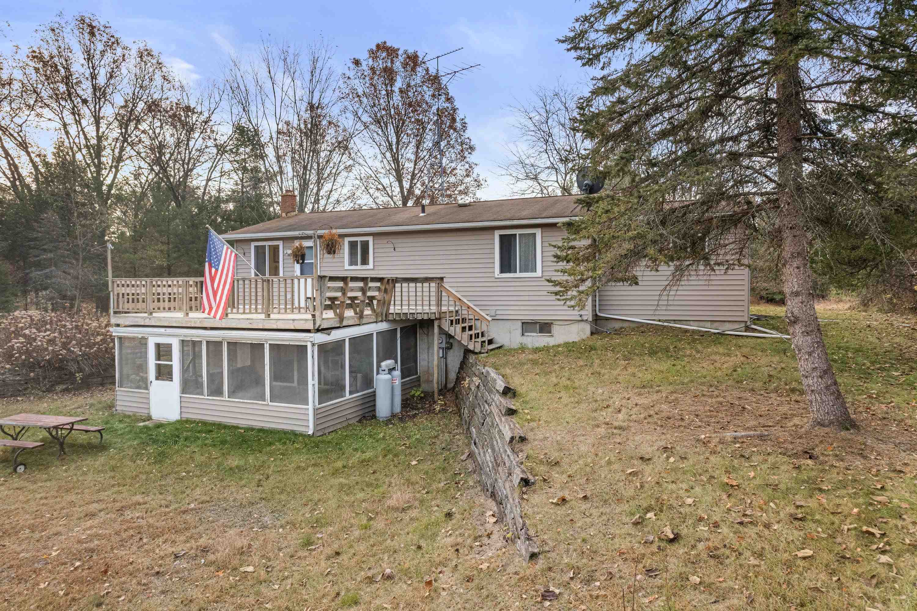 W3195 49th Street
