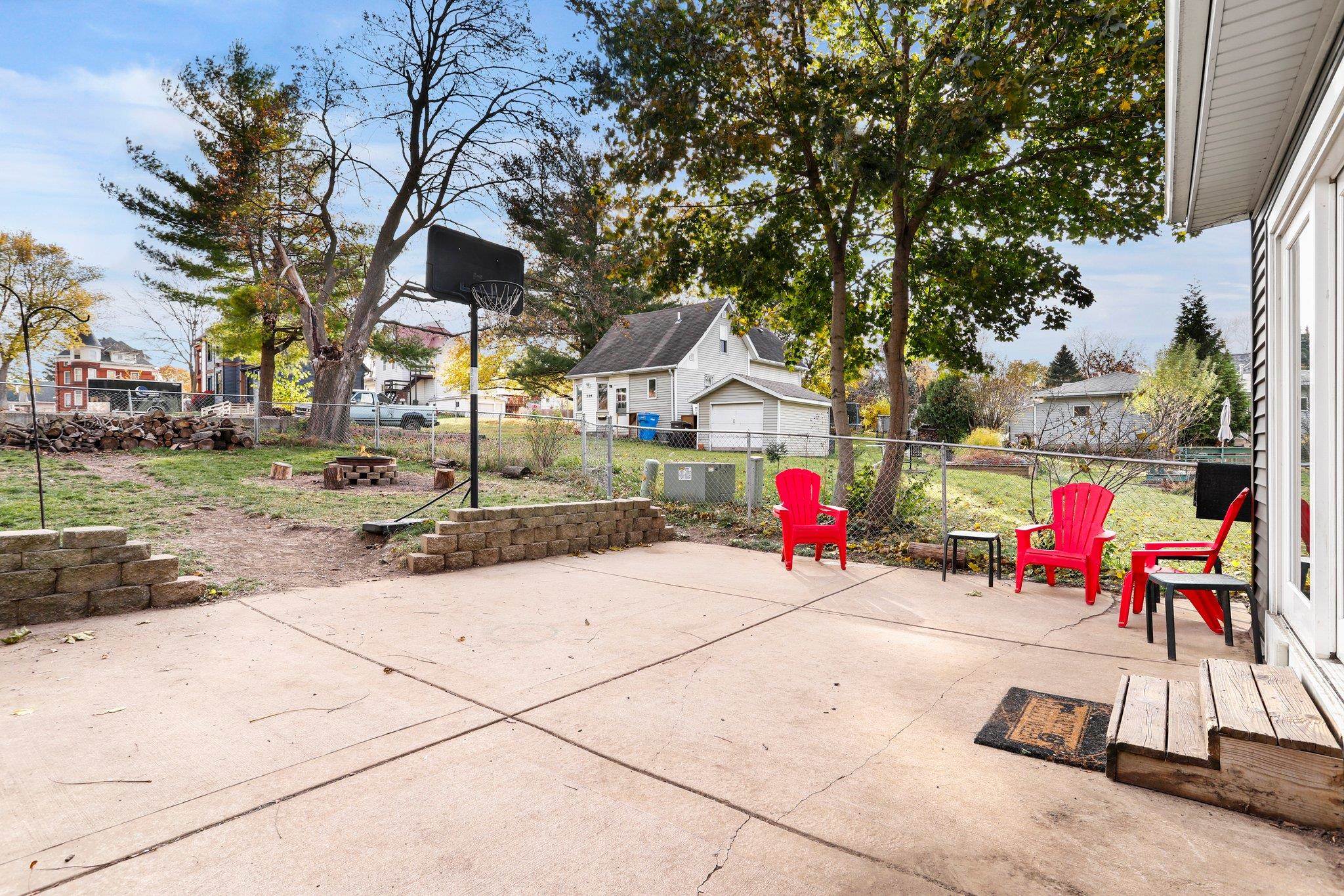 409 Oak Street