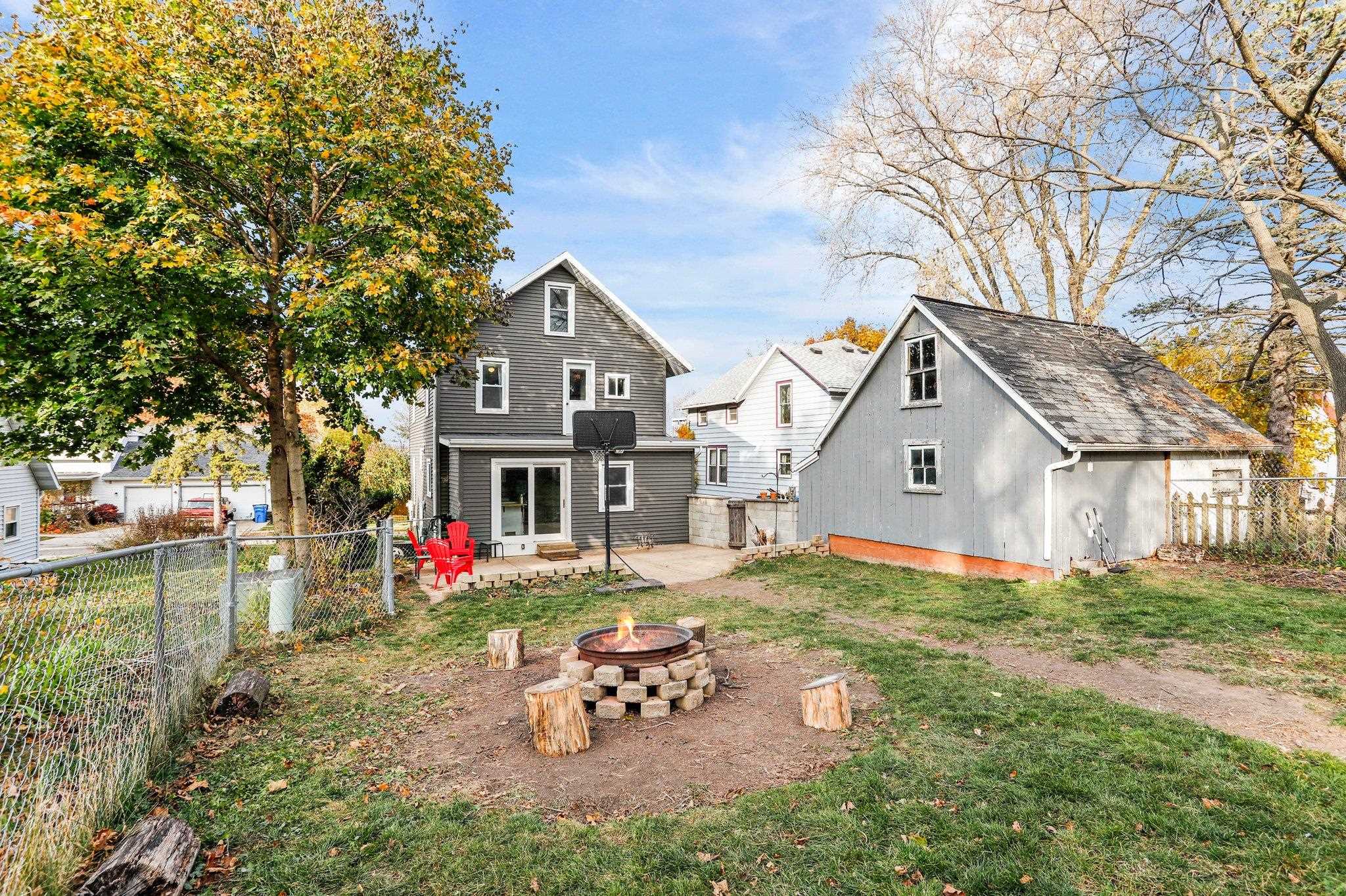 409 Oak Street