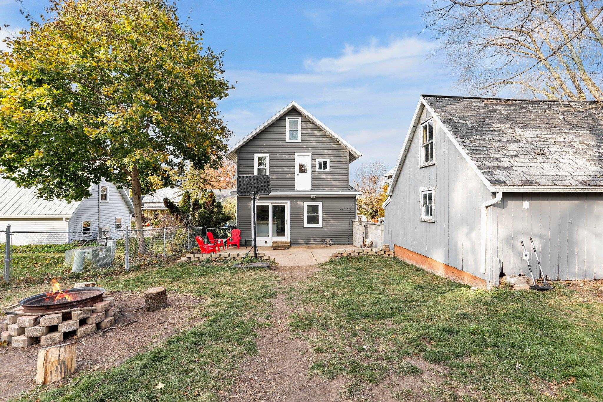409 Oak Street