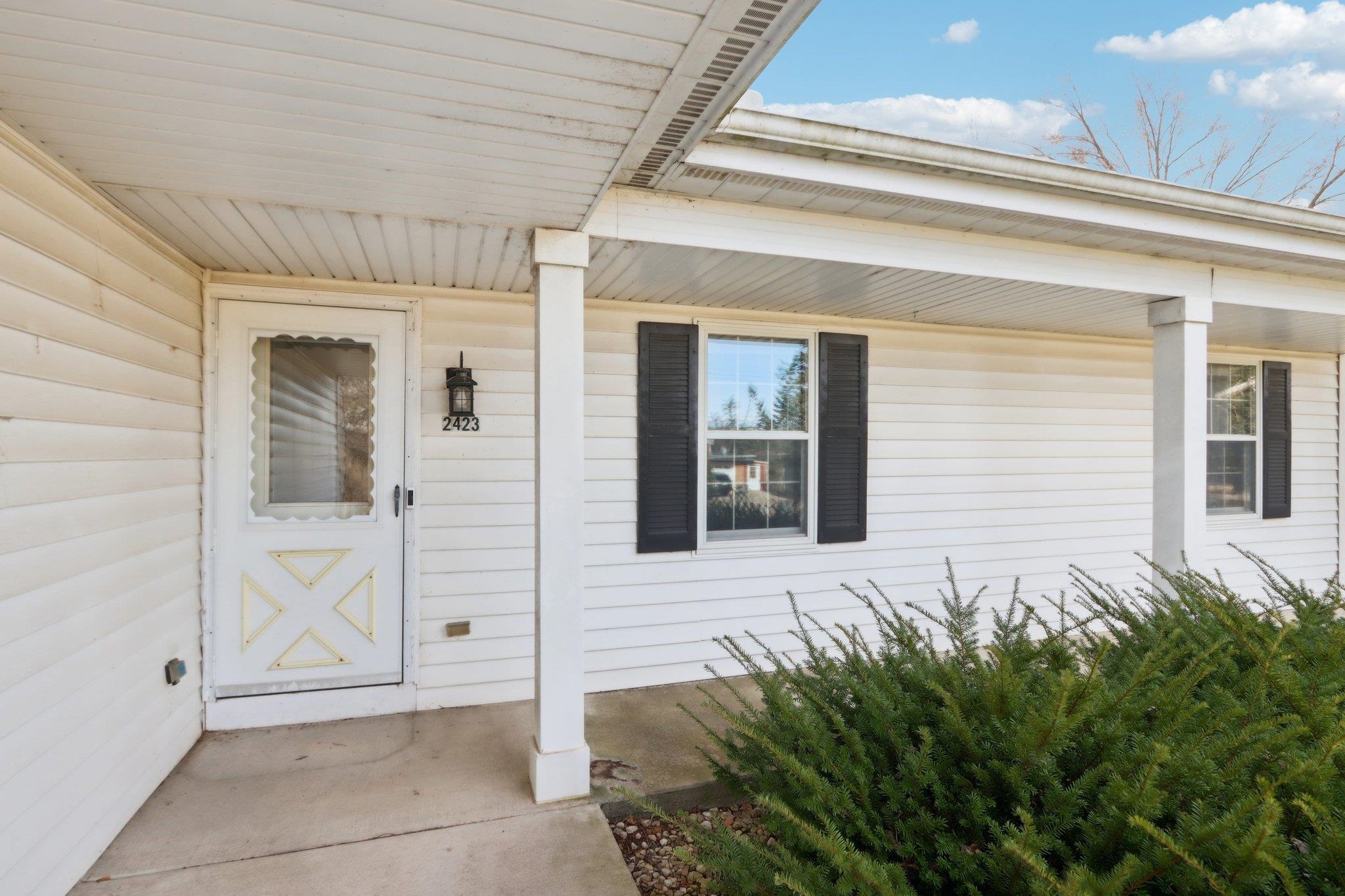 2423 River View Drive