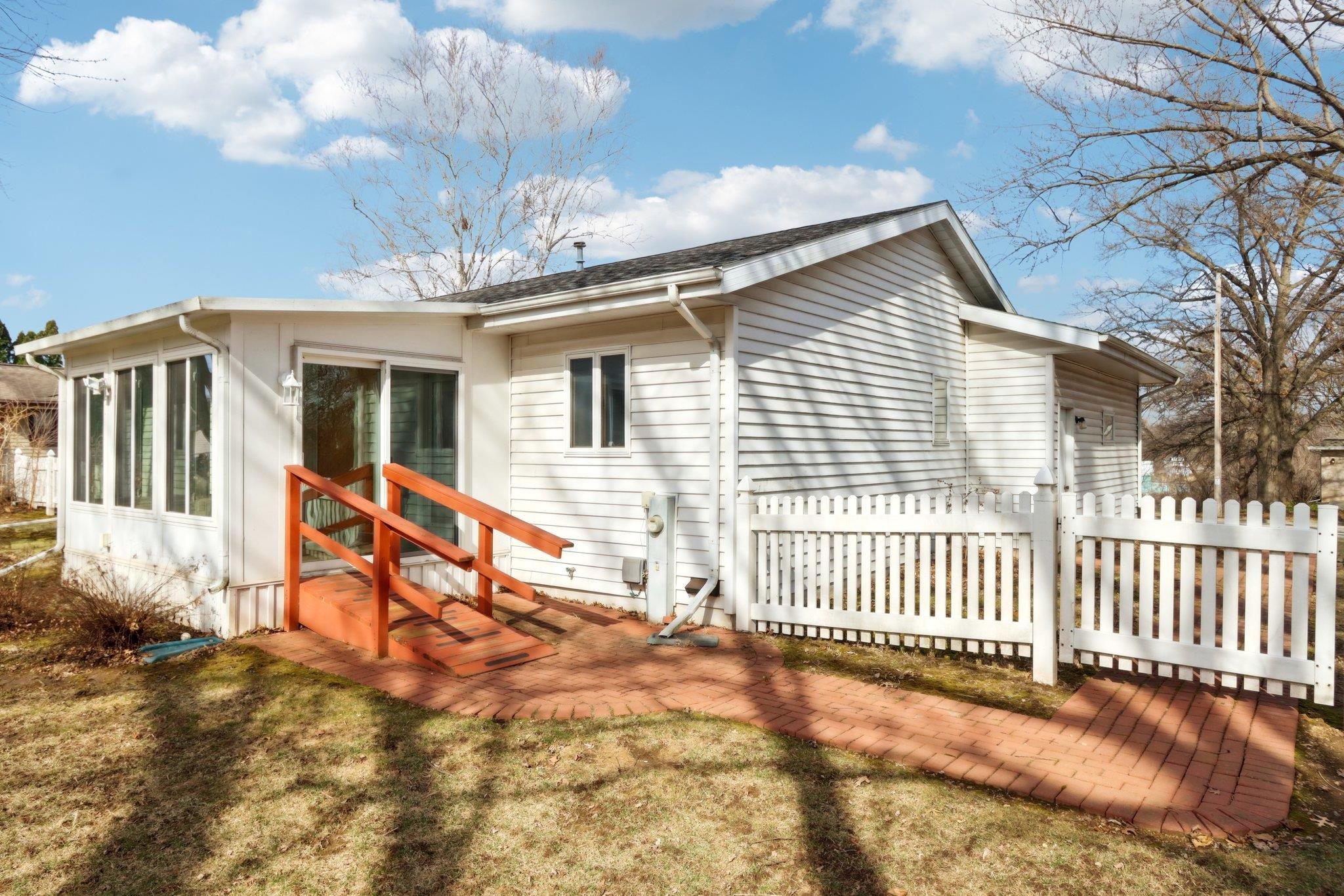 2423 River View Drive