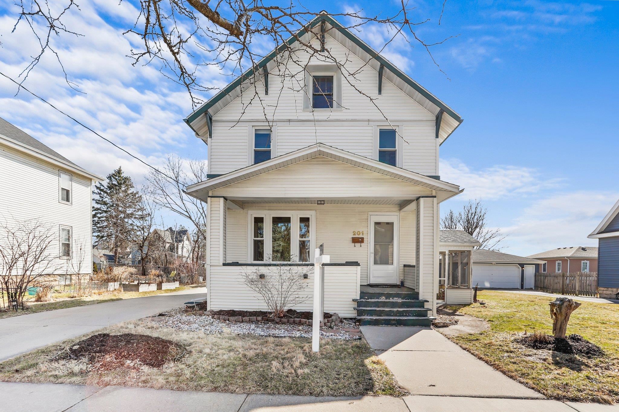 201 S Van Buren Street