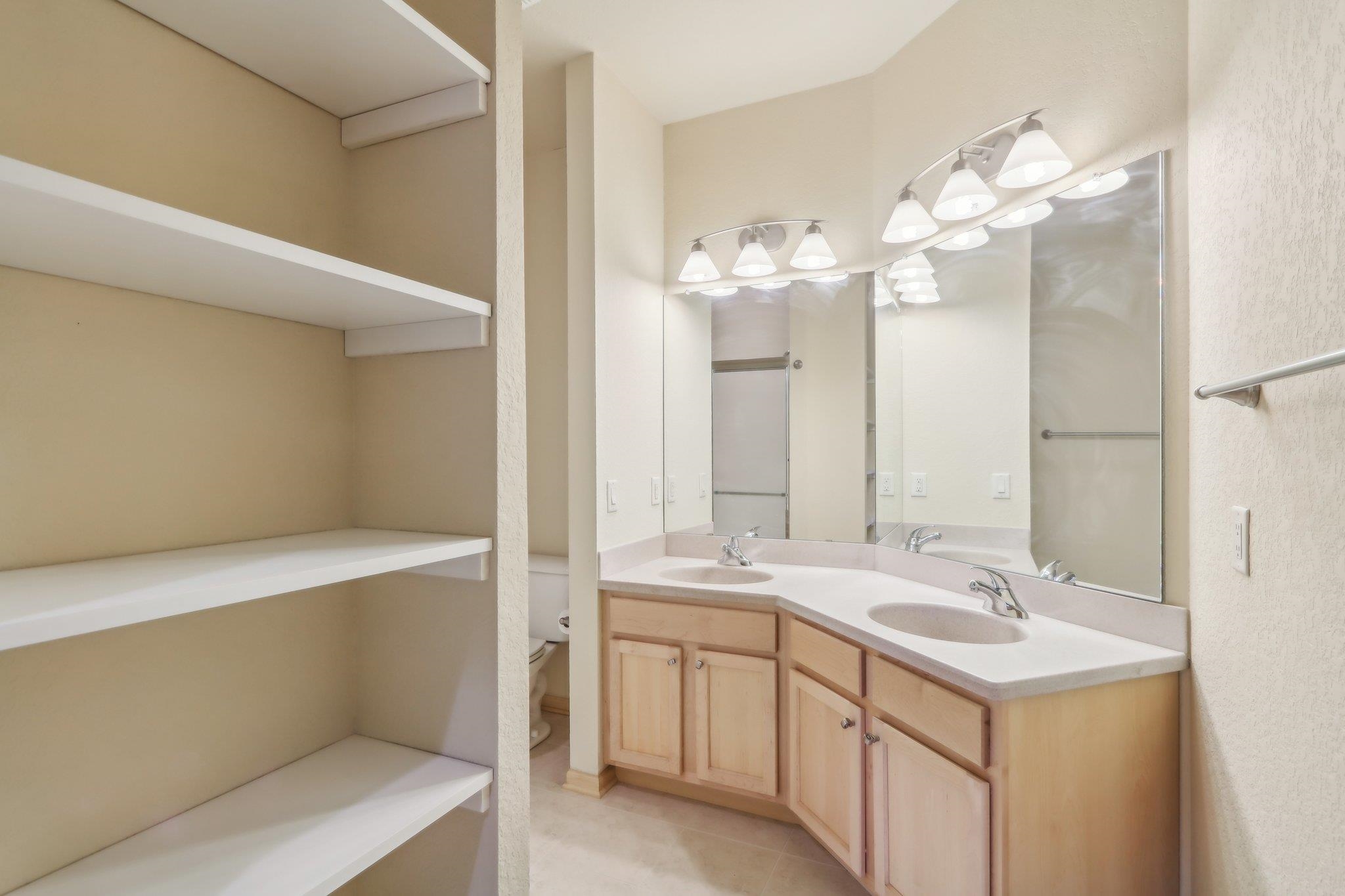 2733 Ironwood Drive Unit: 15