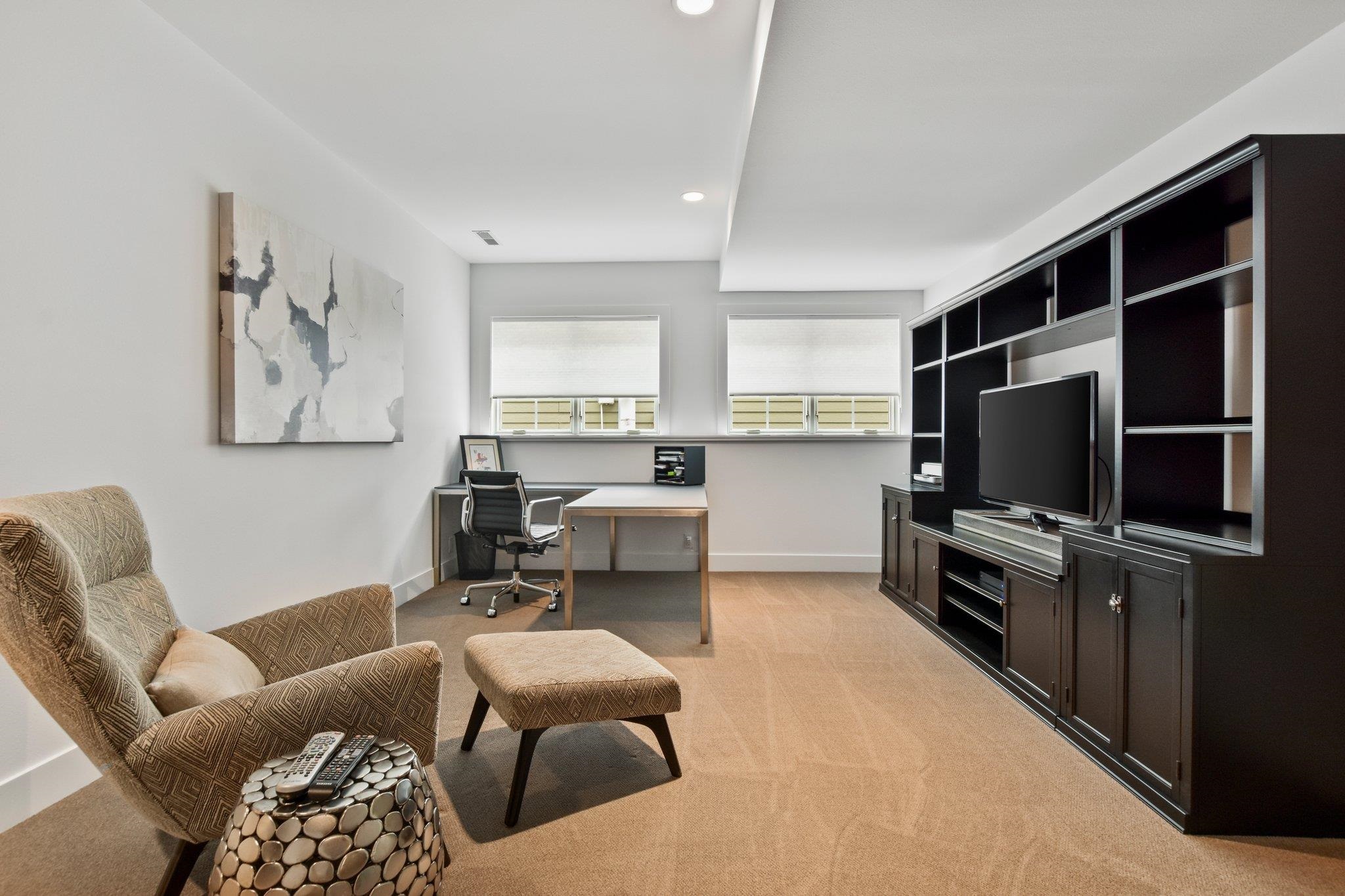 9024 Royal Oaks Circle