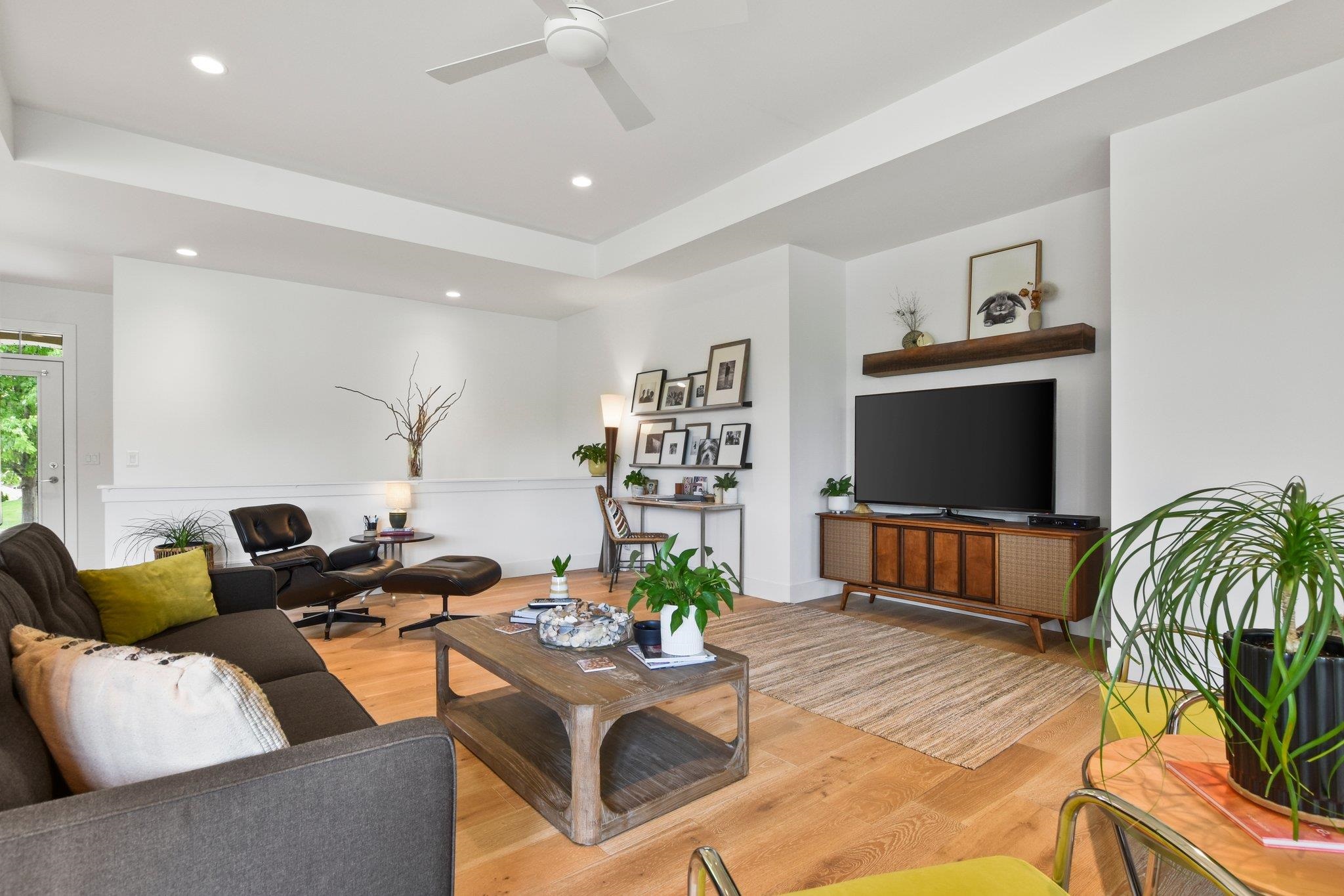 9024 Royal Oaks Circle