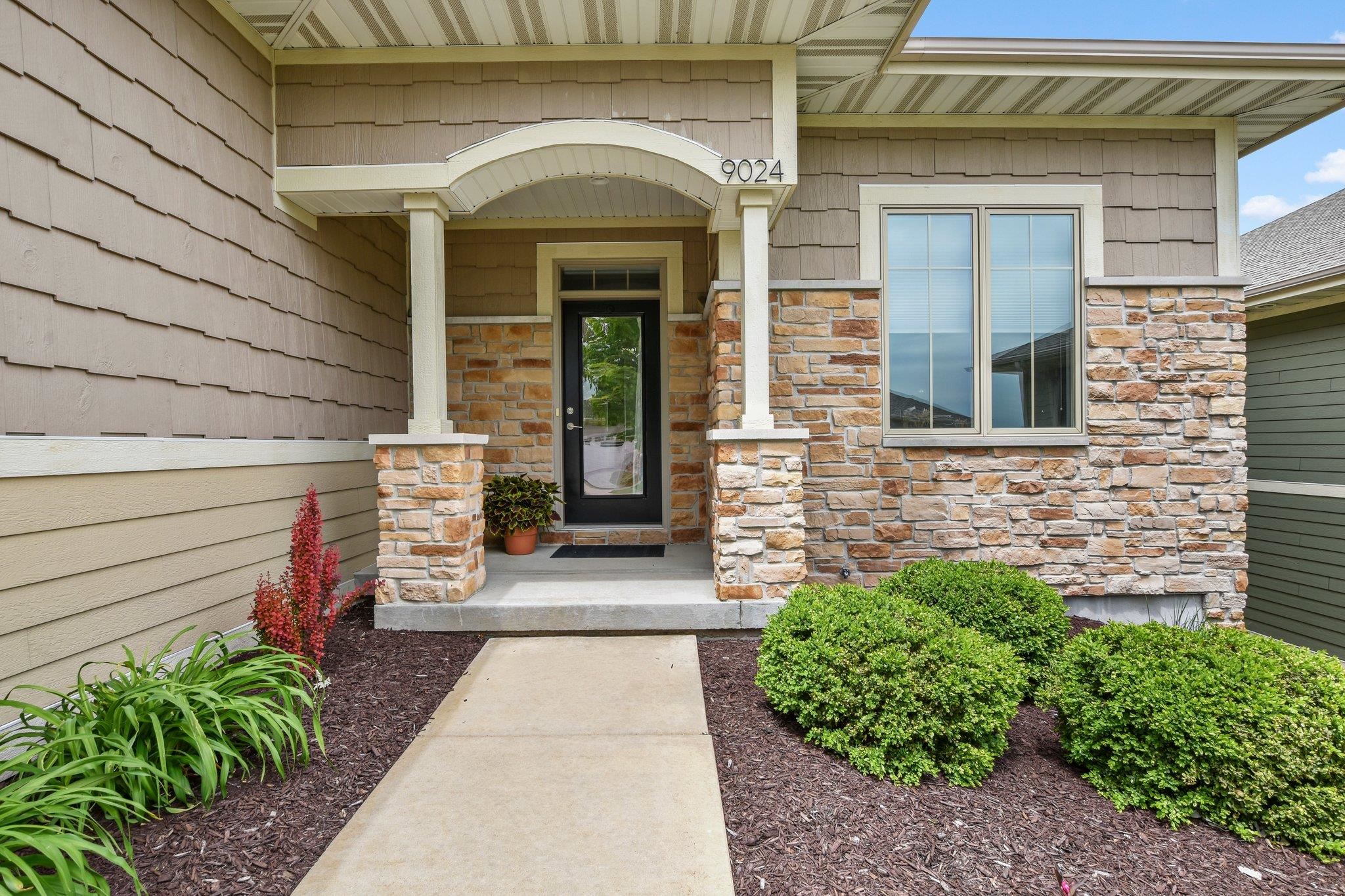 9024 Royal Oaks Circle