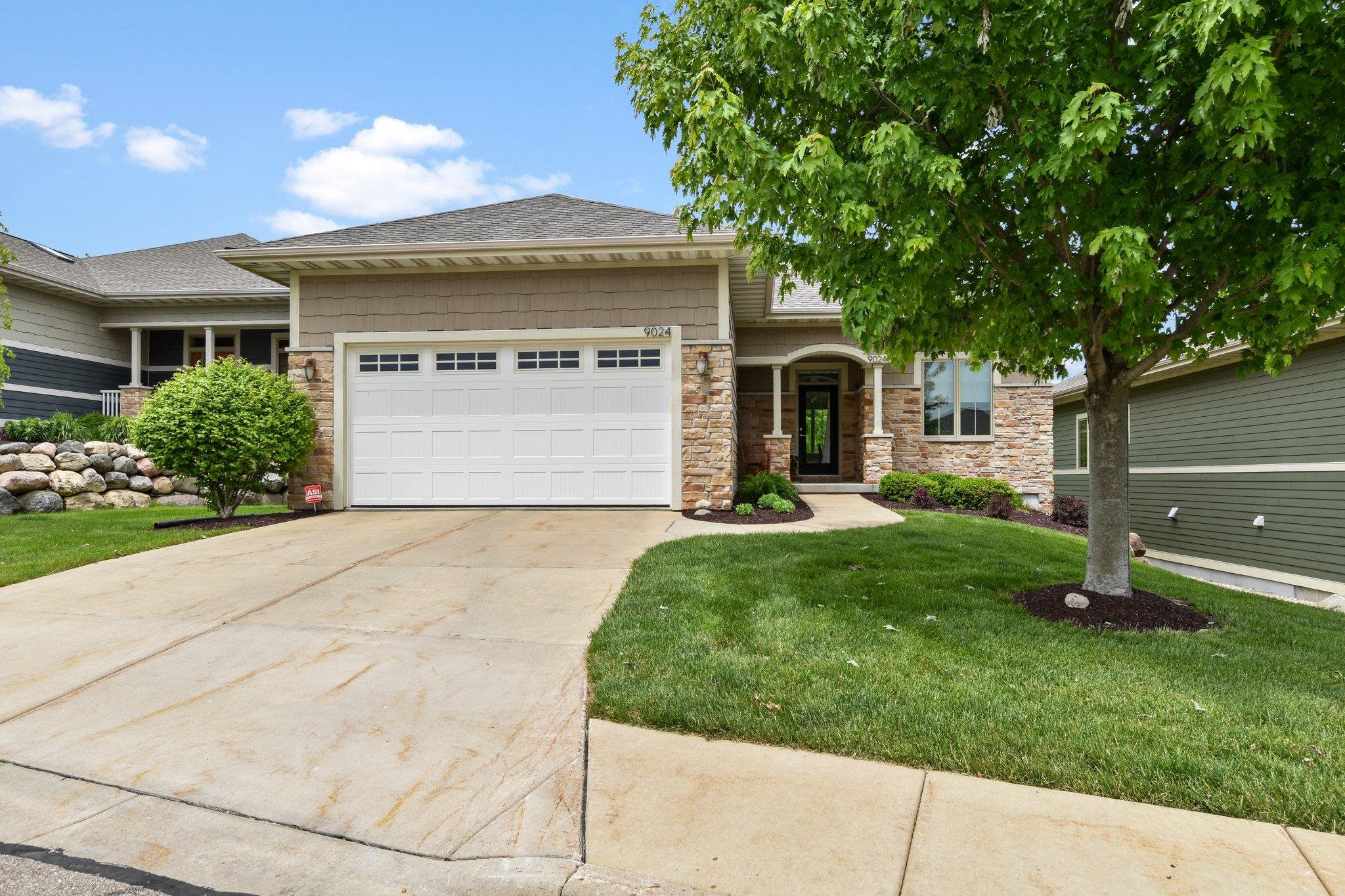 9024 Royal Oaks Circle