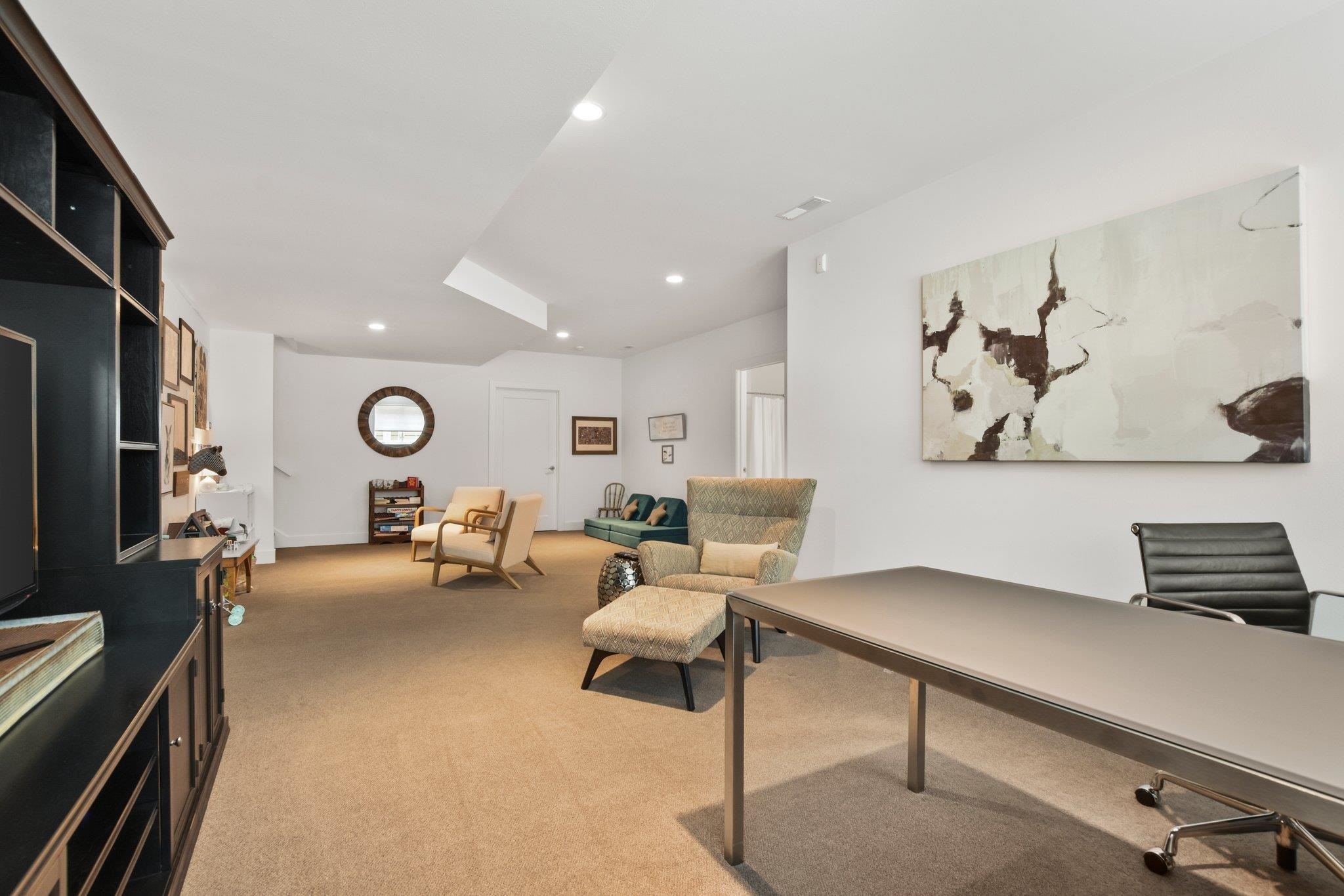 9024 Royal Oaks Circle