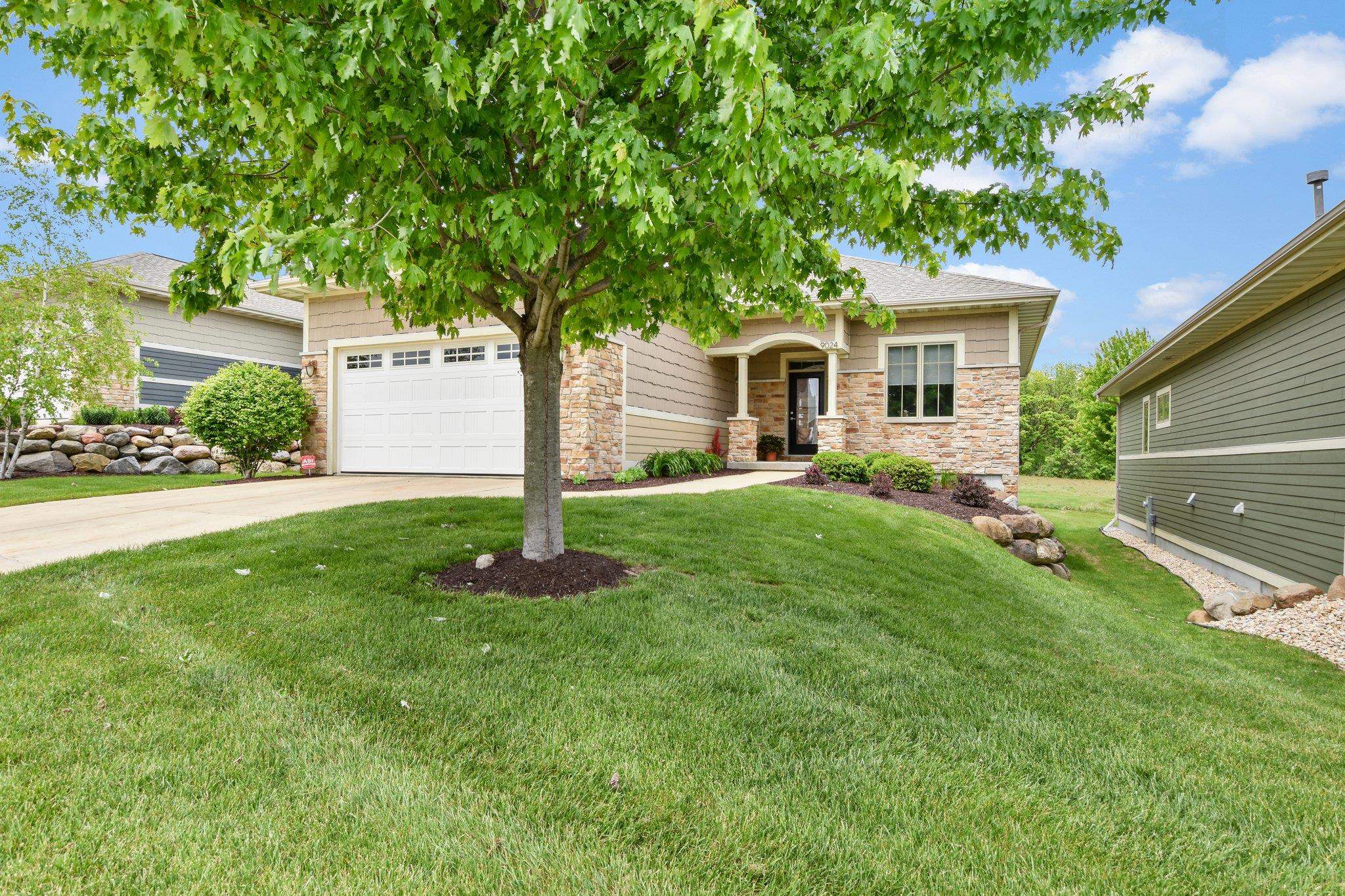 9024 Royal Oaks Circle