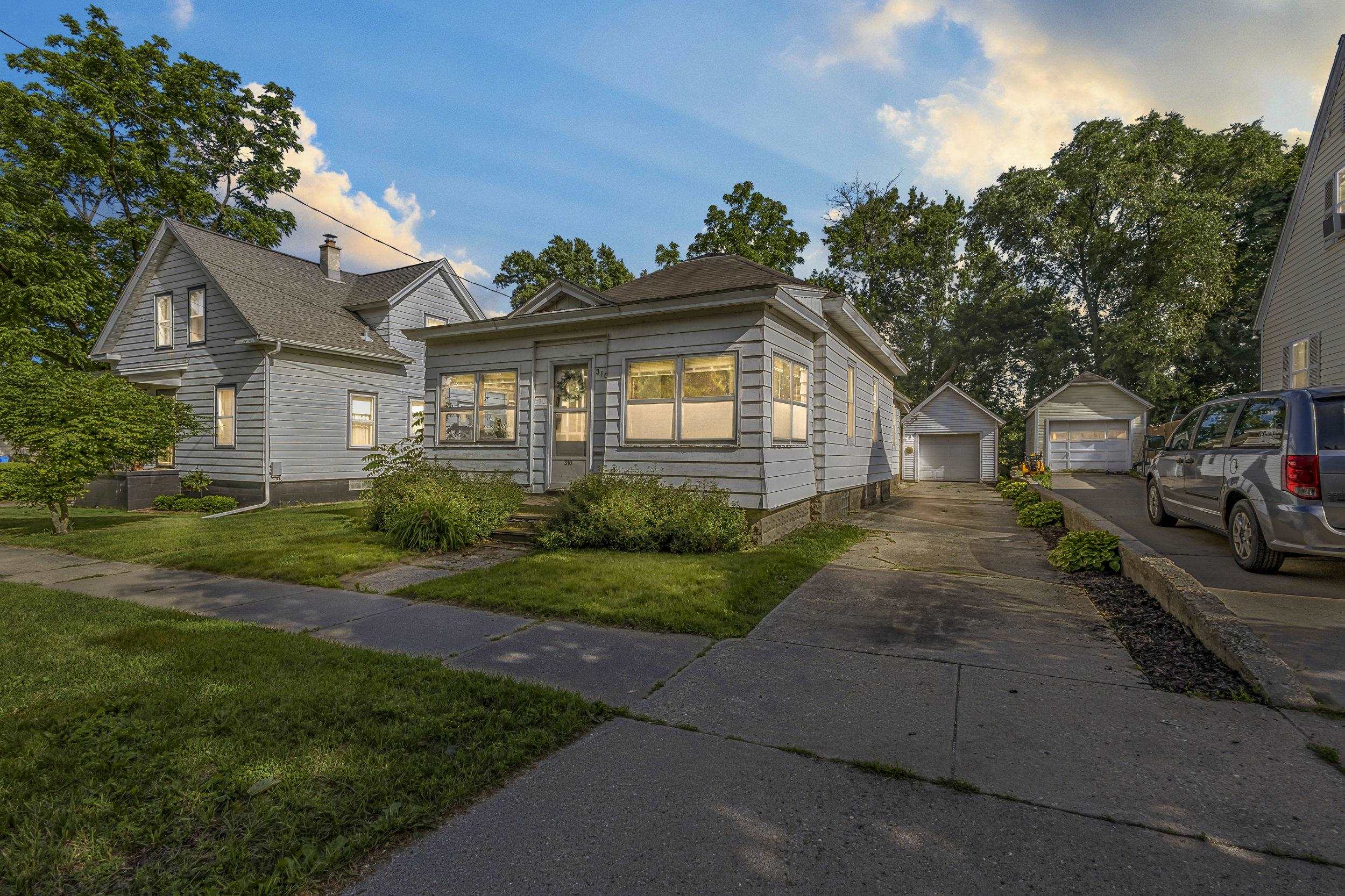 310 W Edgewater Street