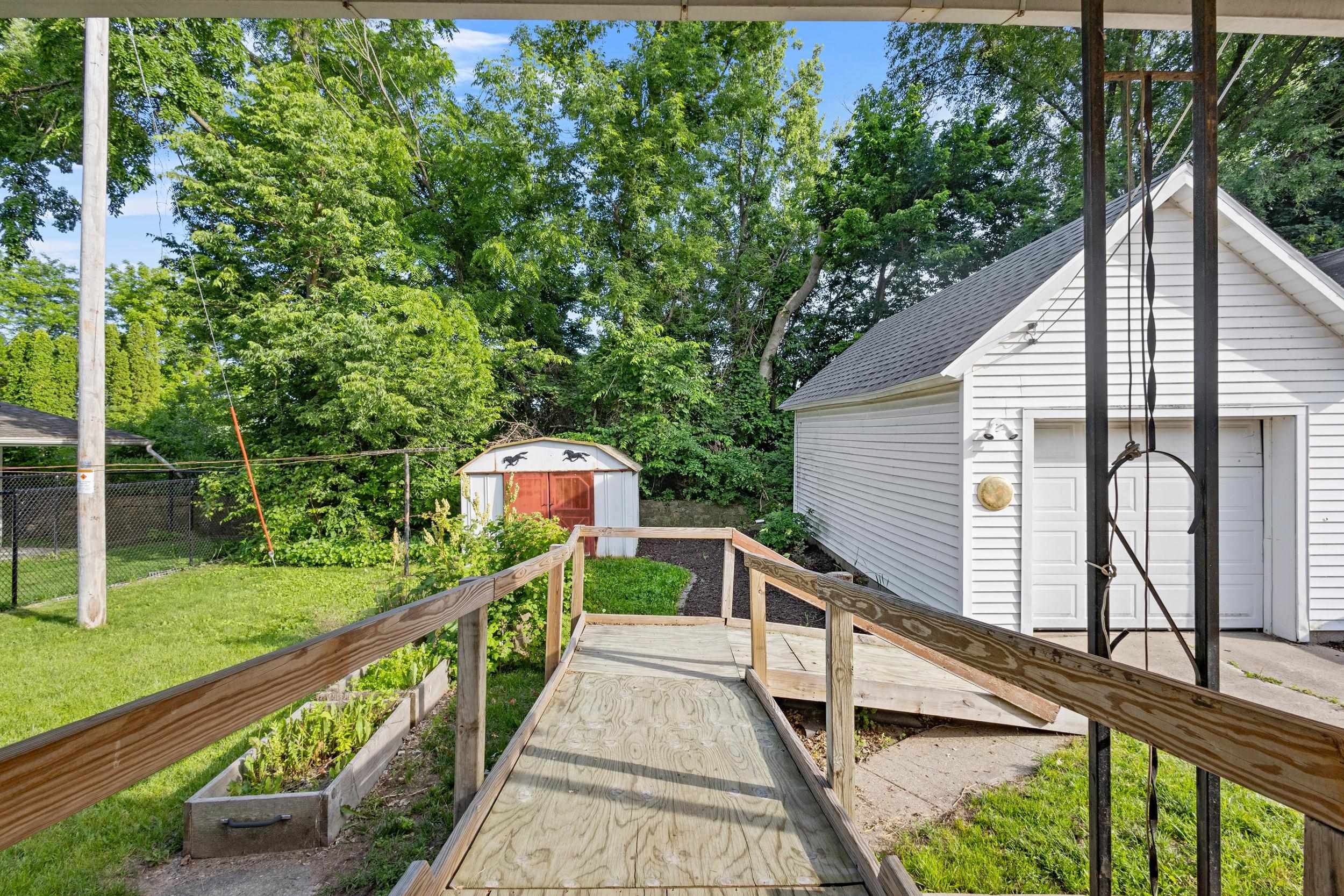 310 W Edgewater Street