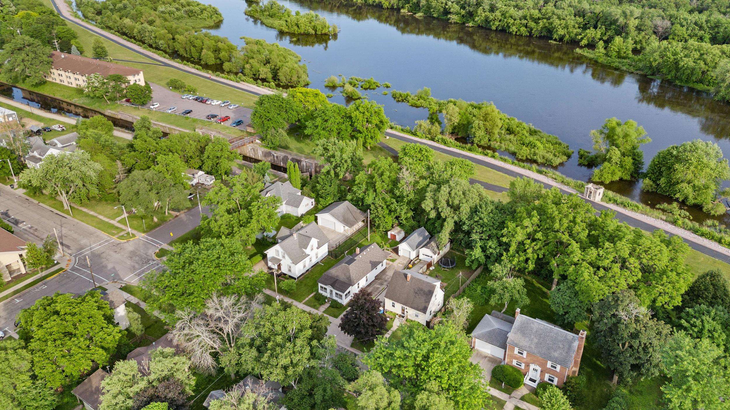 310 W Edgewater Street