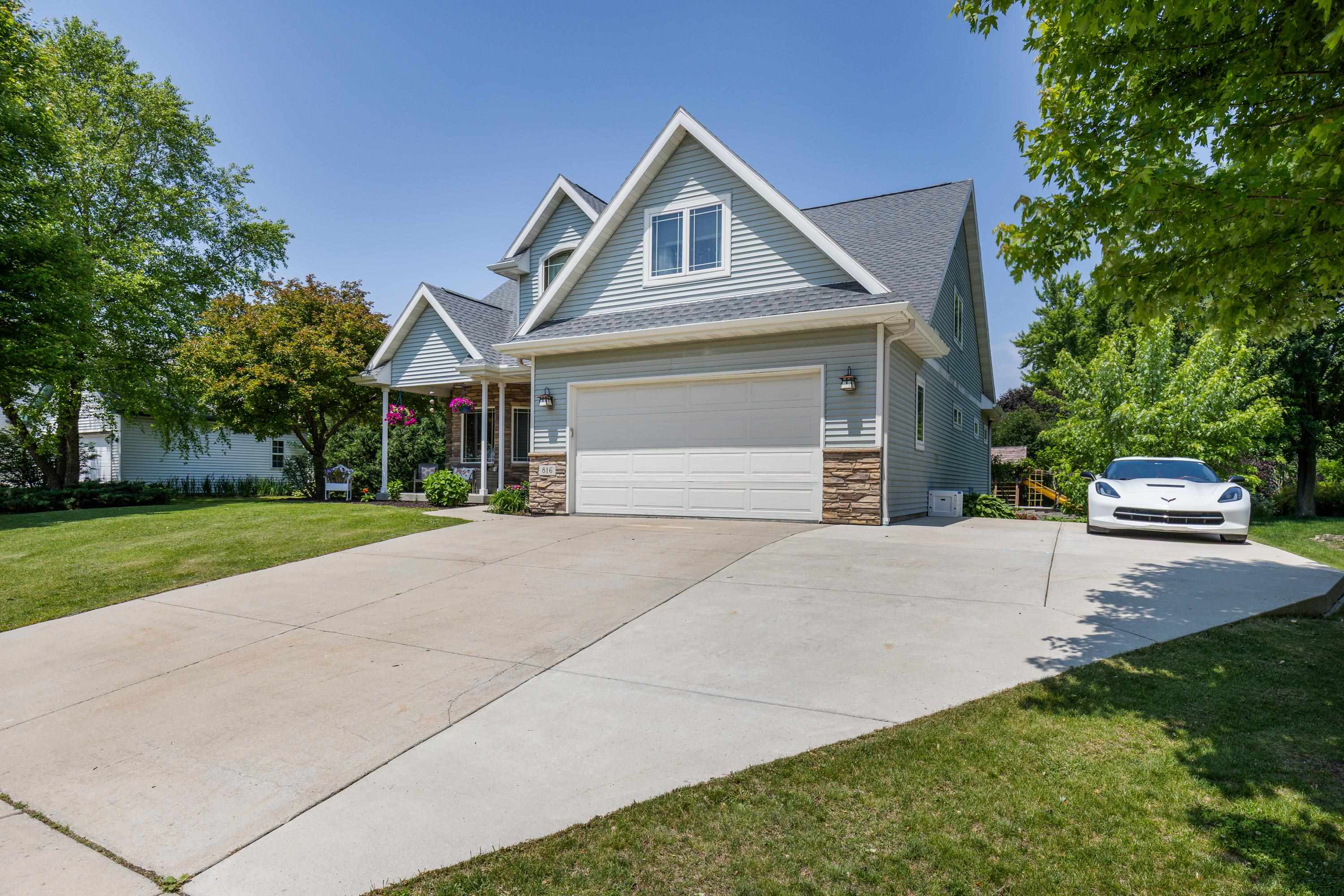 816 Chickadee Drive