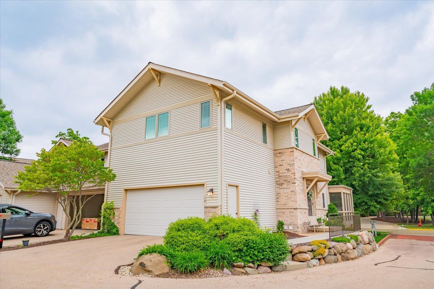 14 Wood Brook Way