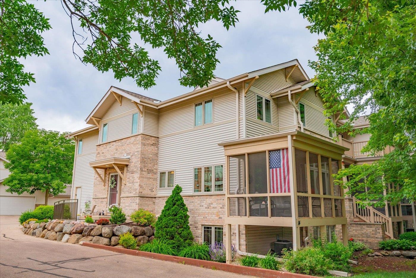 14 Wood Brook Way