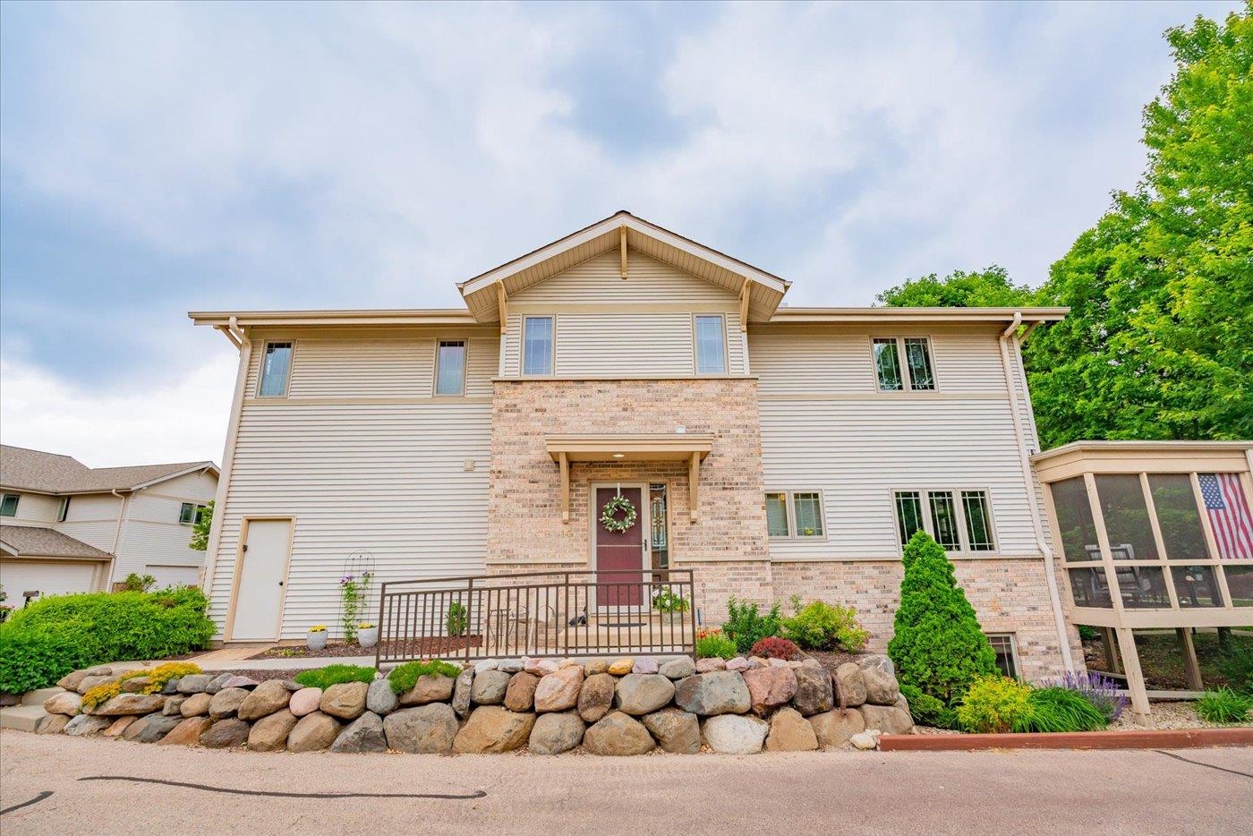 14 Wood Brook Way