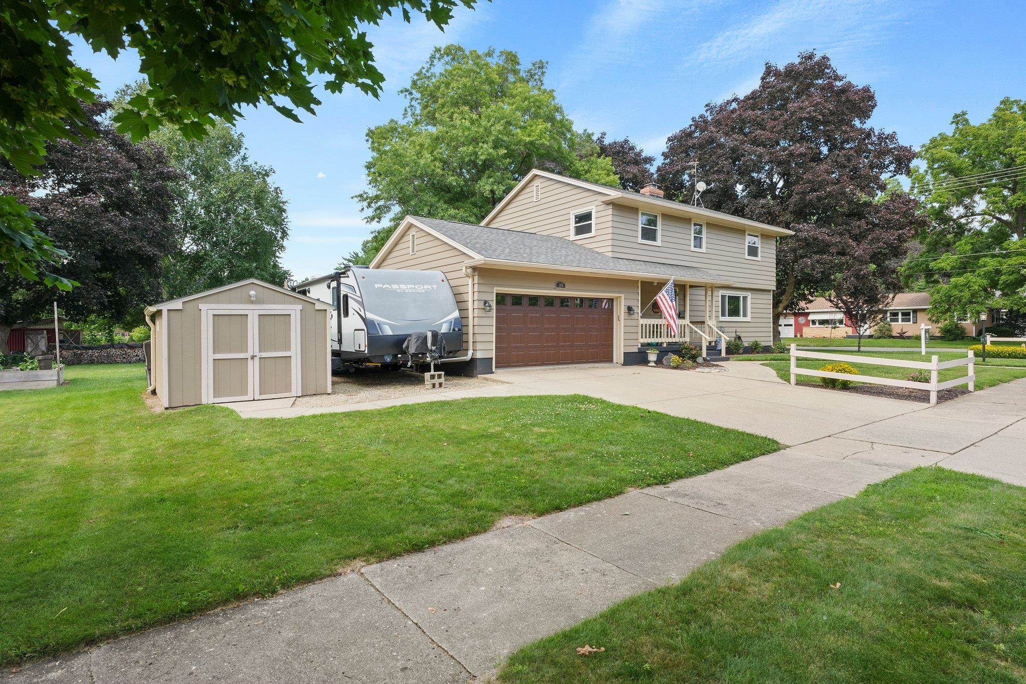 300 W Chicago Street