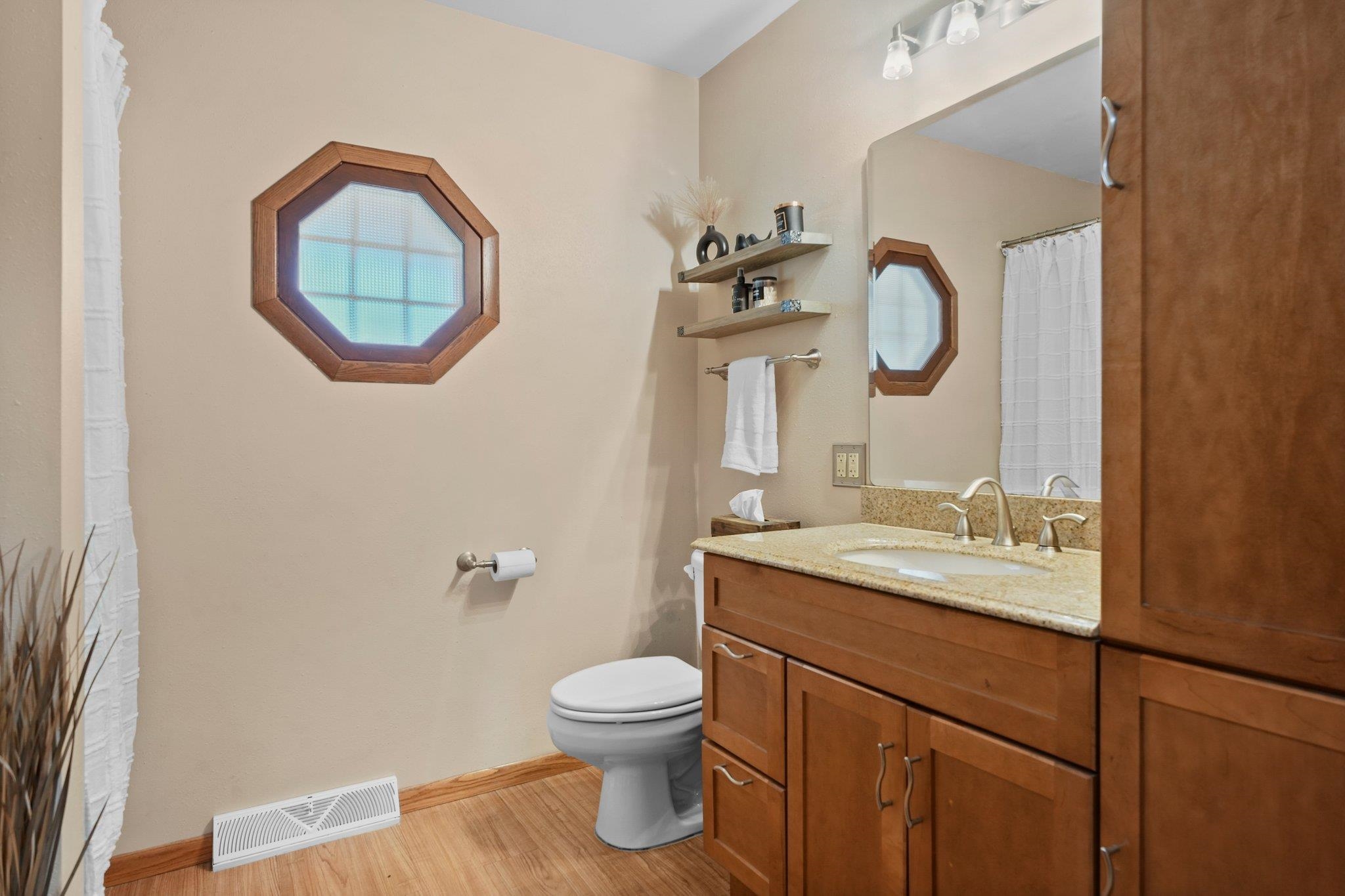 300 W Chicago Street