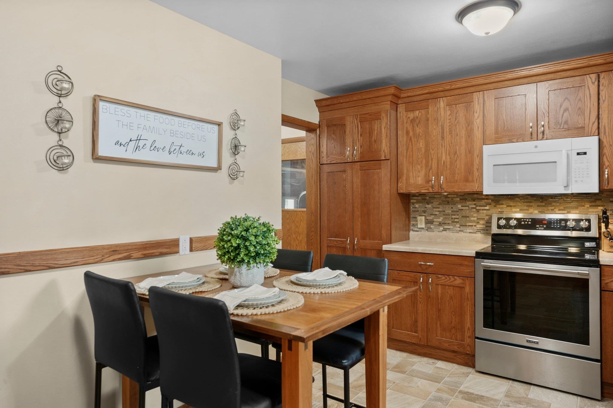 300 W Chicago Street