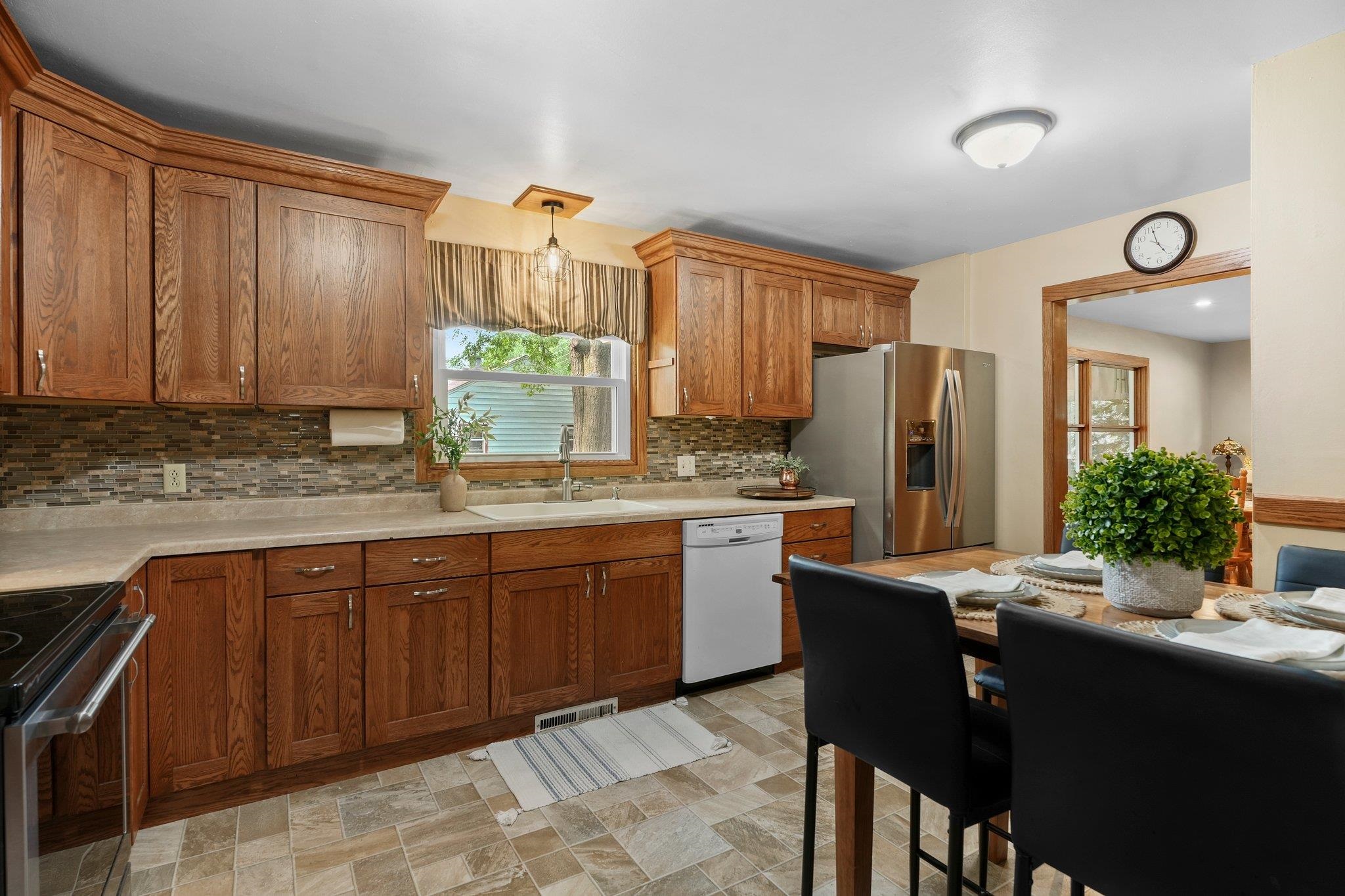 300 W Chicago Street