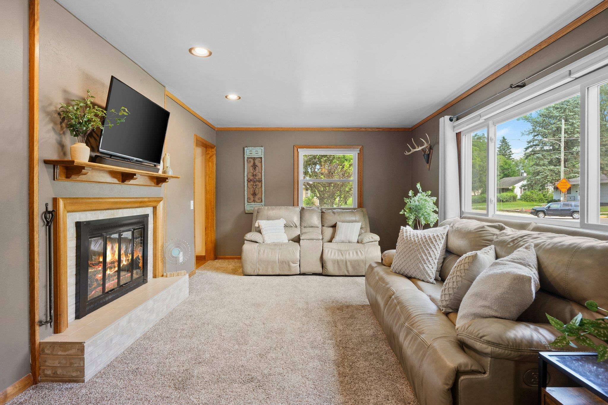 300 W Chicago Street