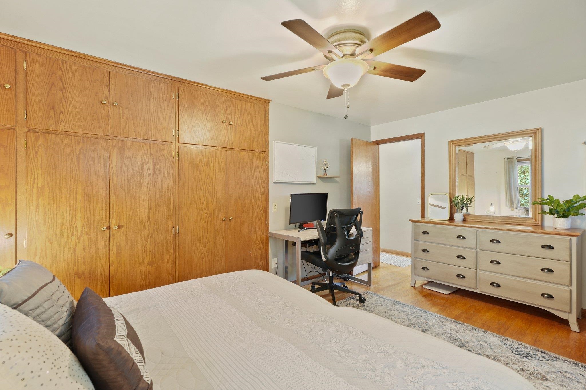 300 W Chicago Street