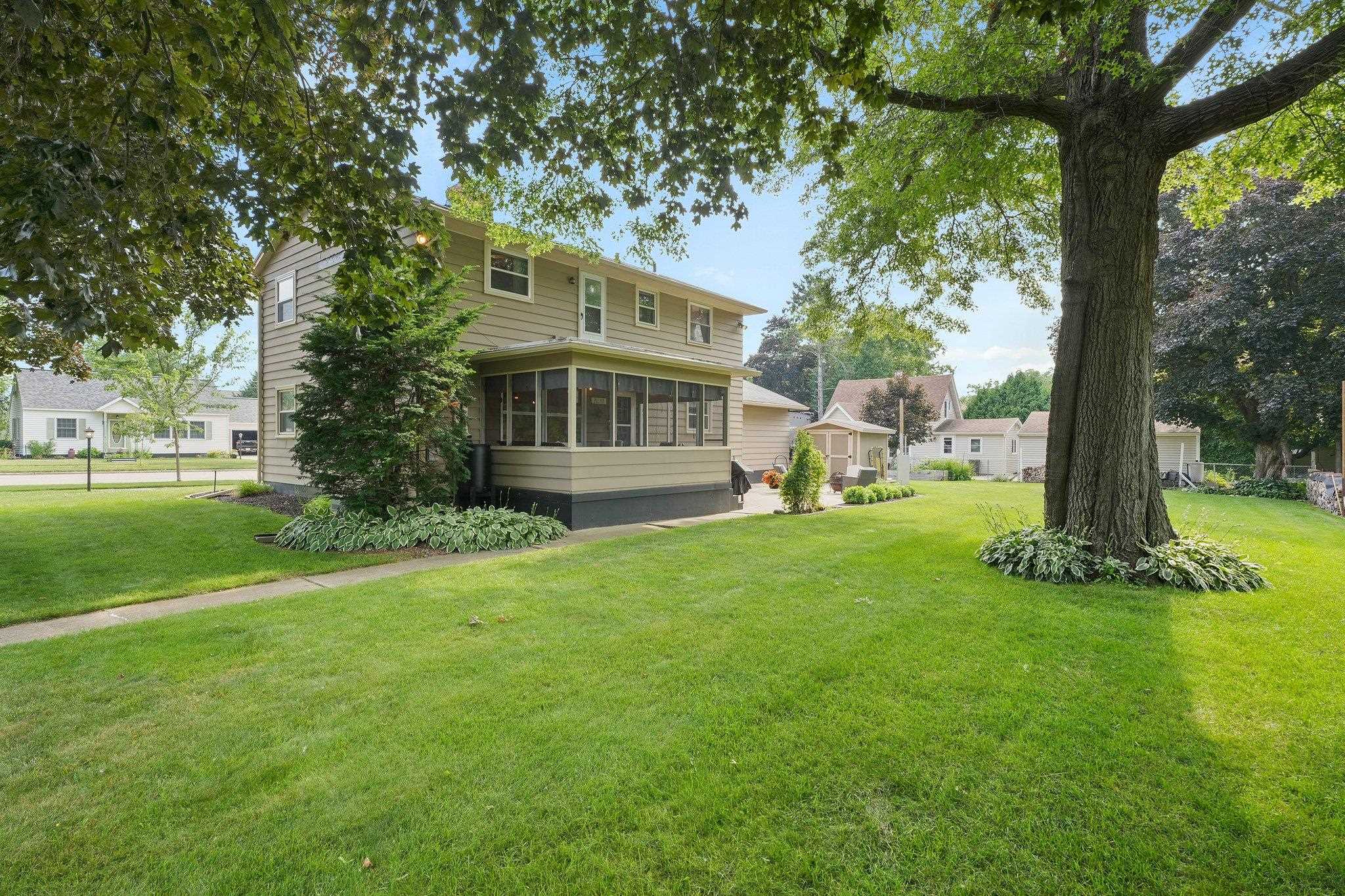 300 W Chicago Street