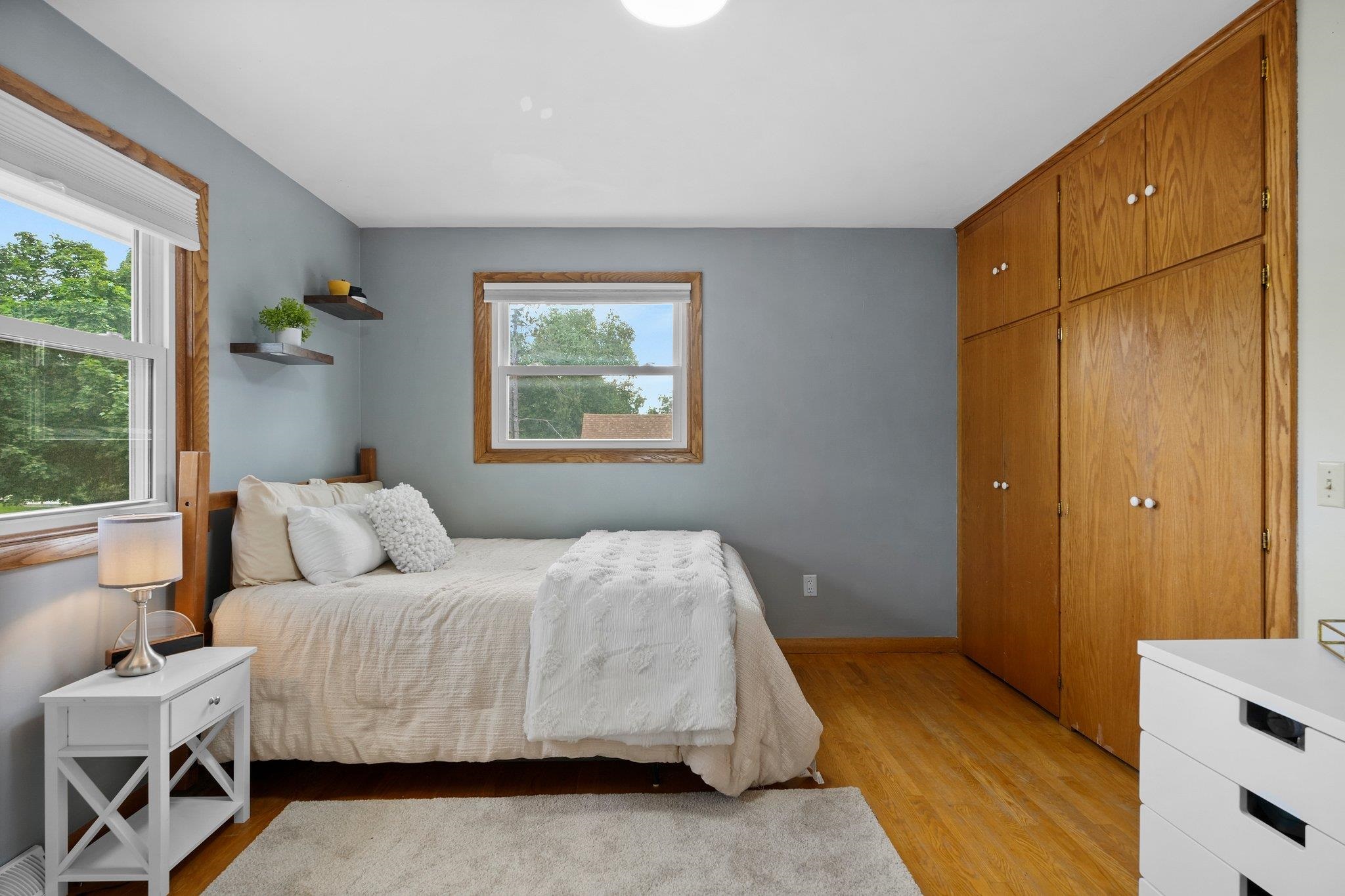 300 W Chicago Street