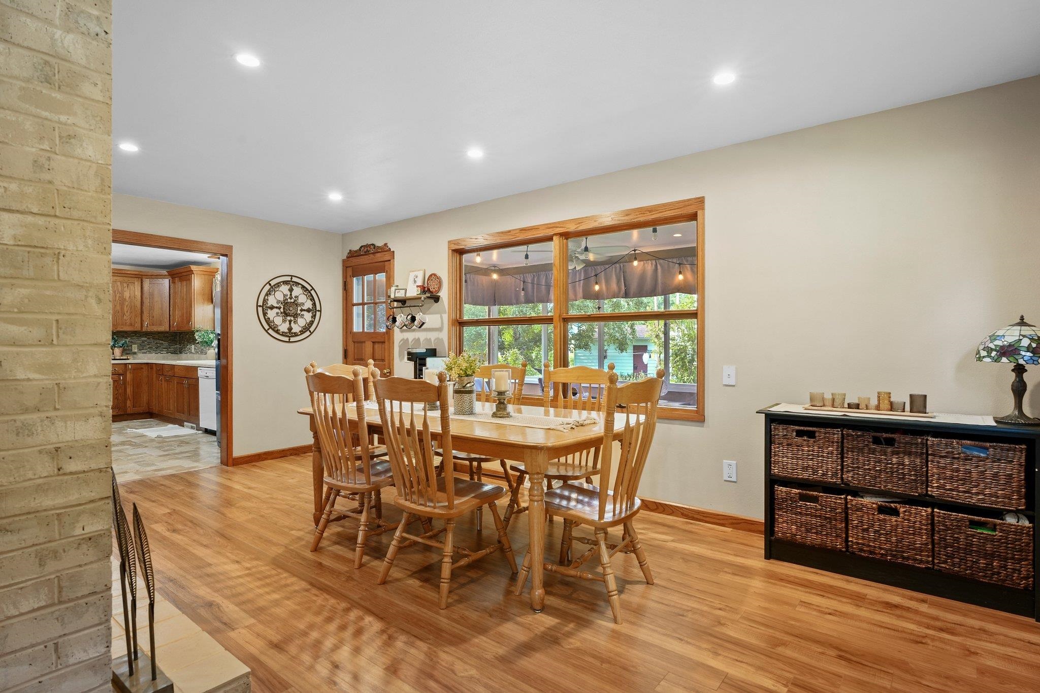 300 W Chicago Street