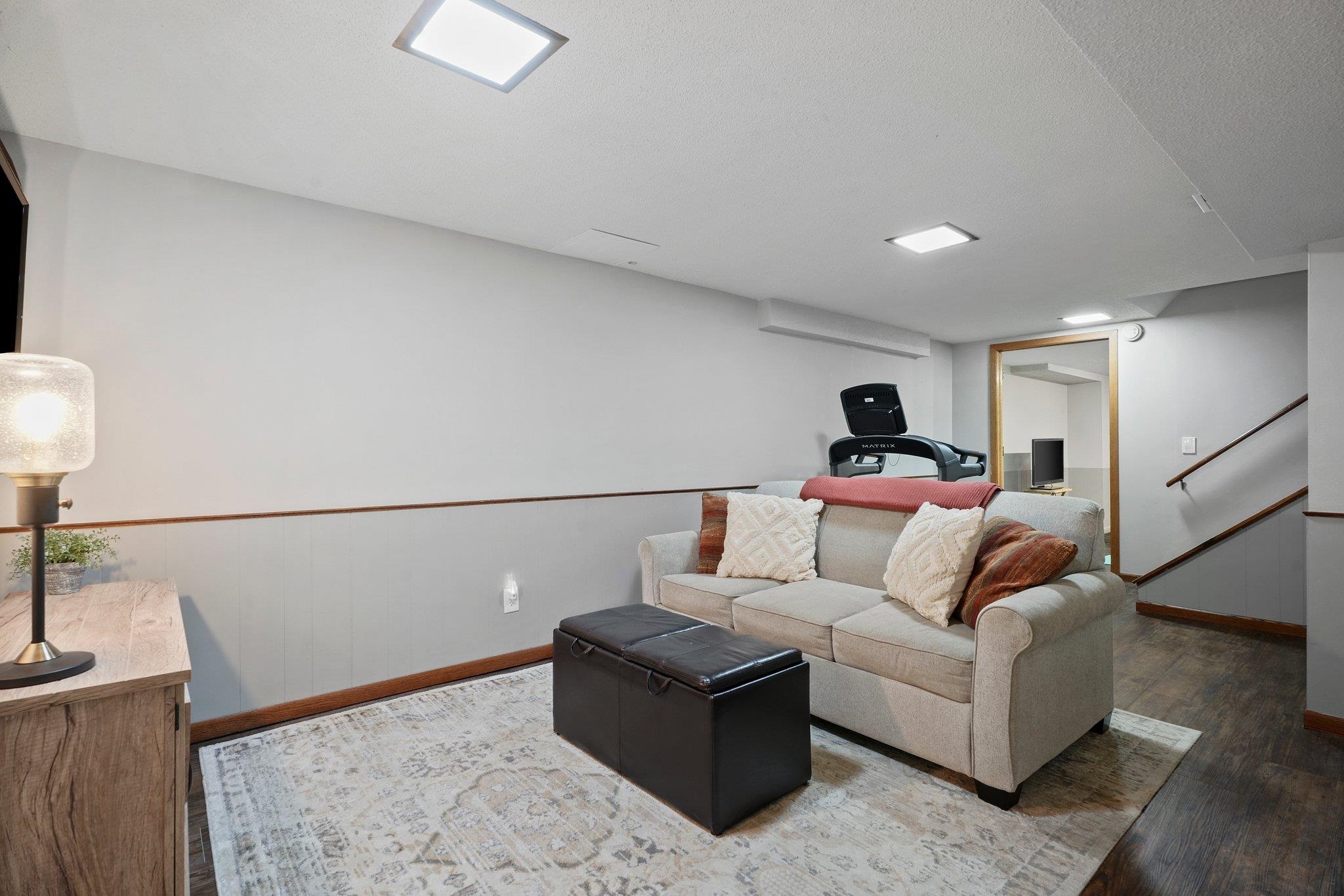 300 W Chicago Street