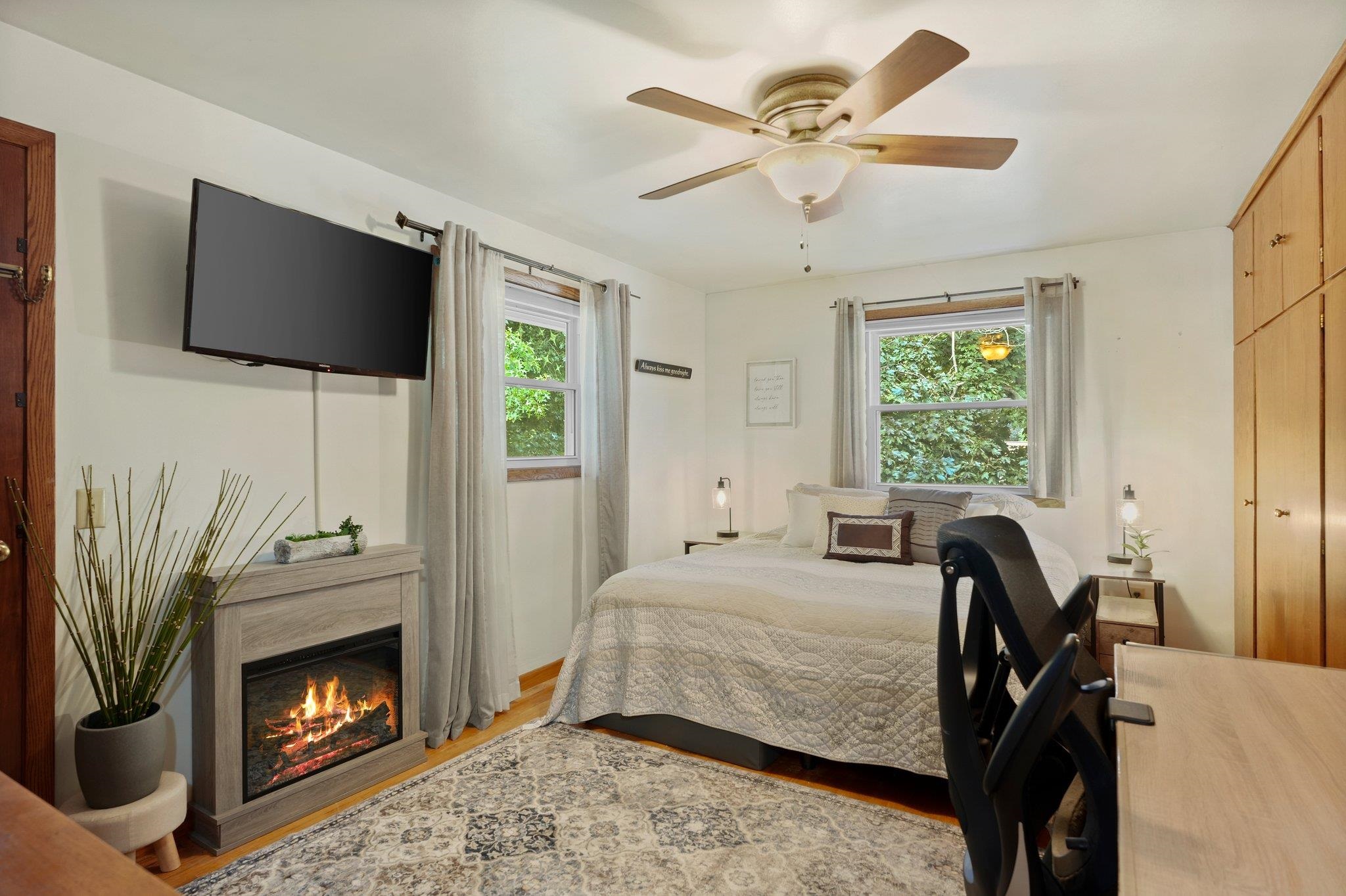 300 W Chicago Street