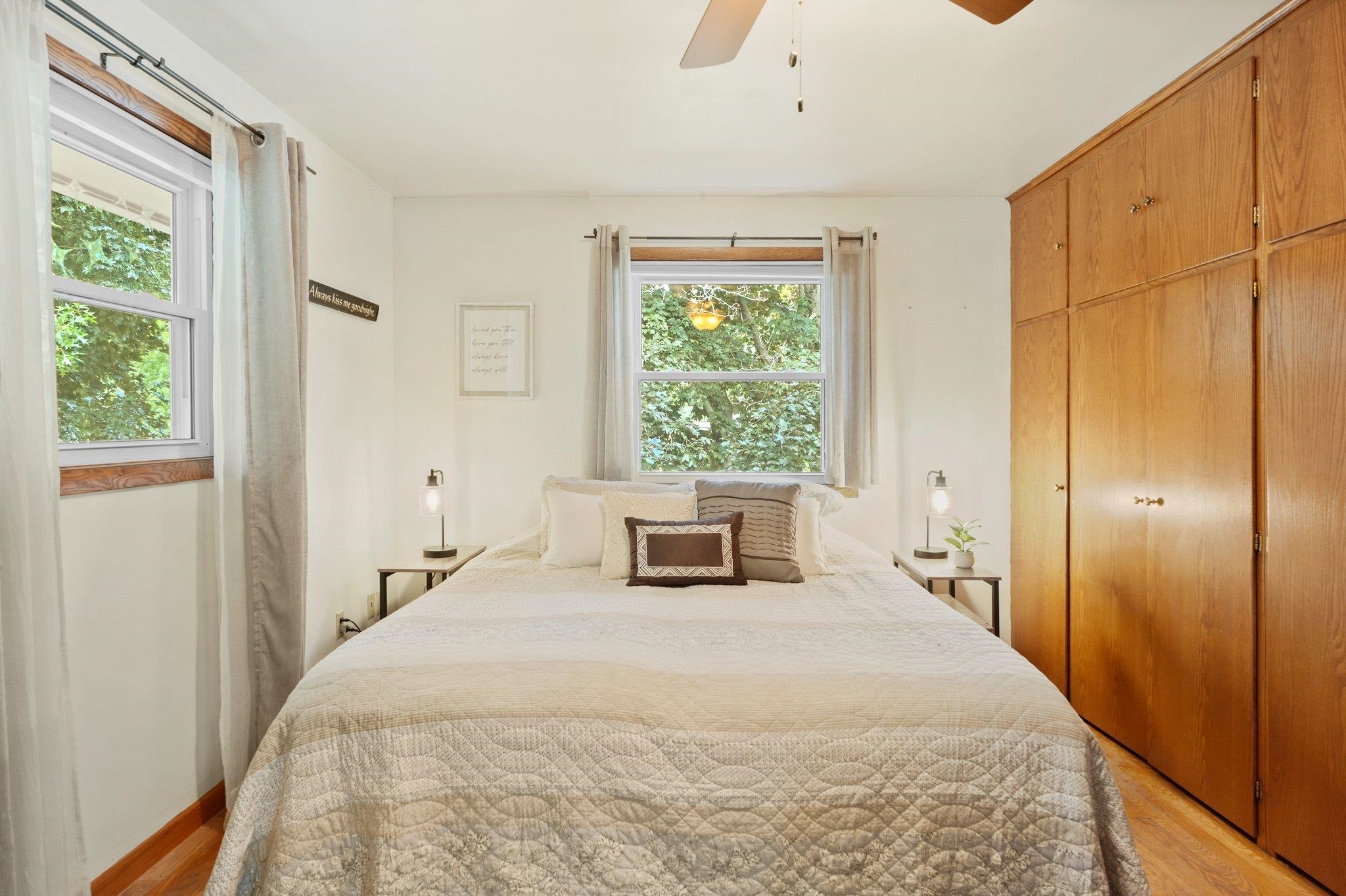 300 W Chicago Street