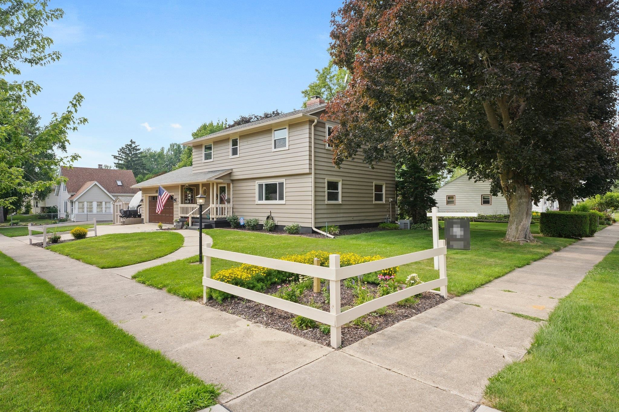 300 W Chicago Street