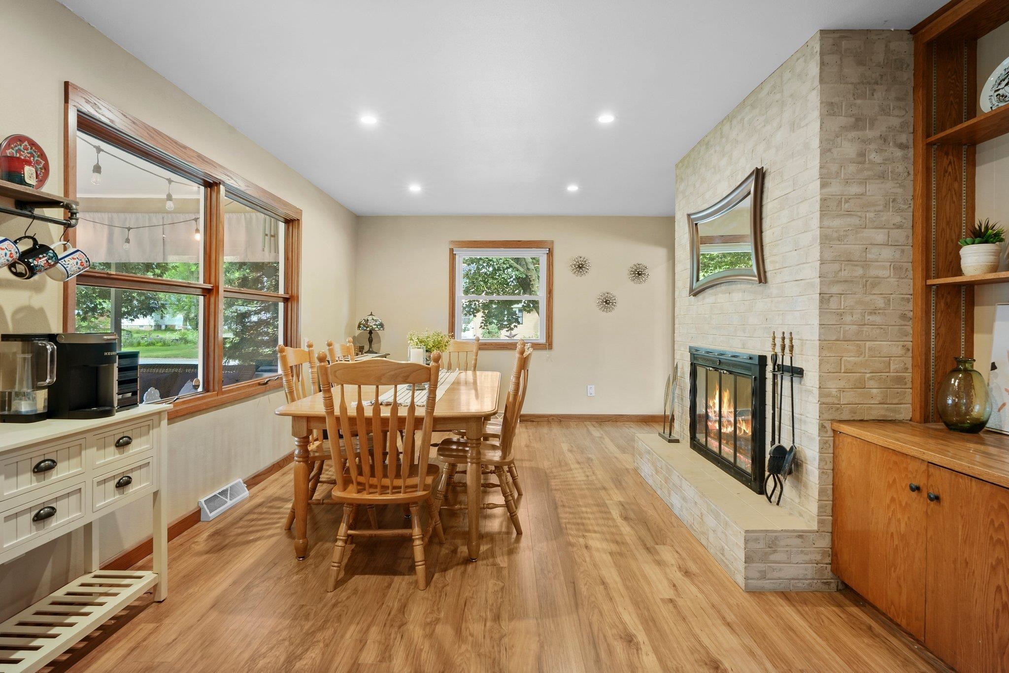 300 W Chicago Street