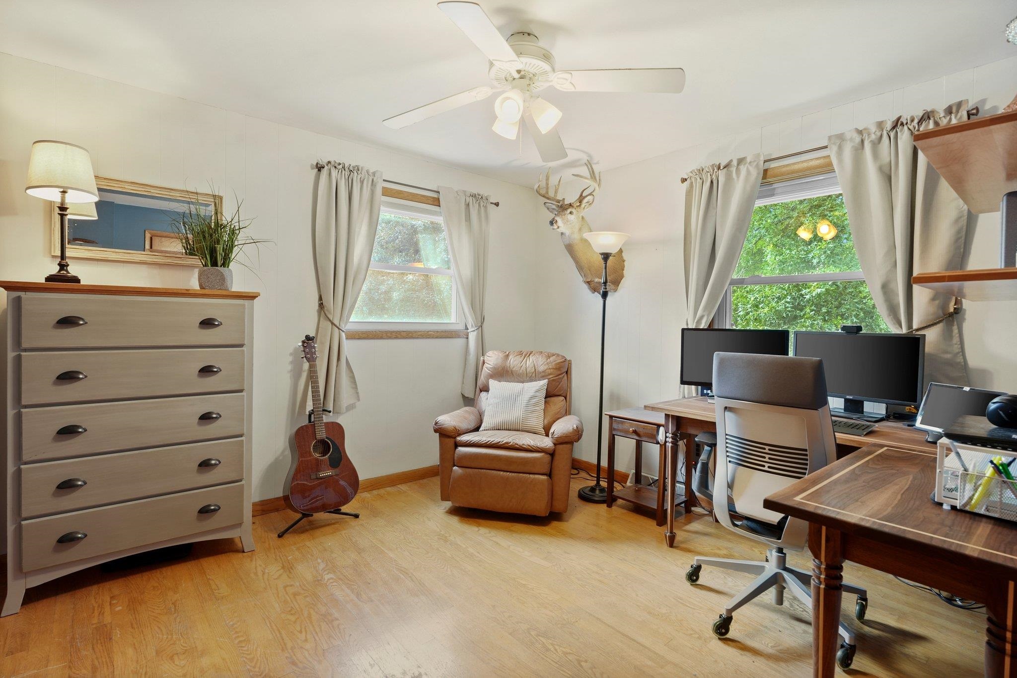 300 W Chicago Street