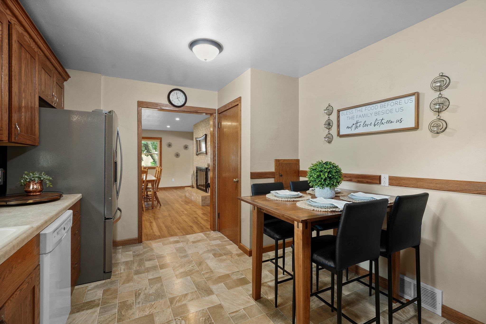 300 W Chicago Street