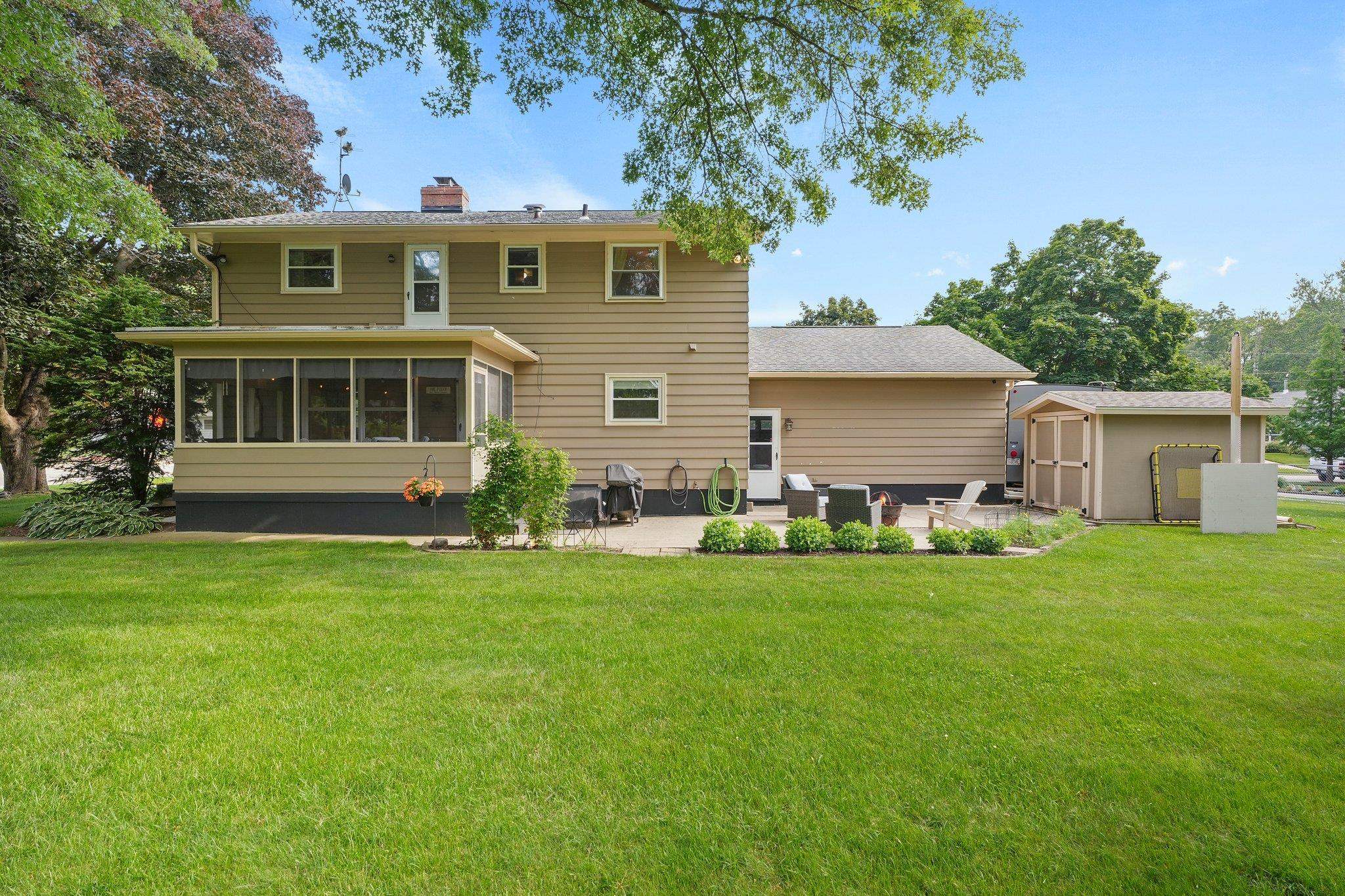 300 W Chicago Street