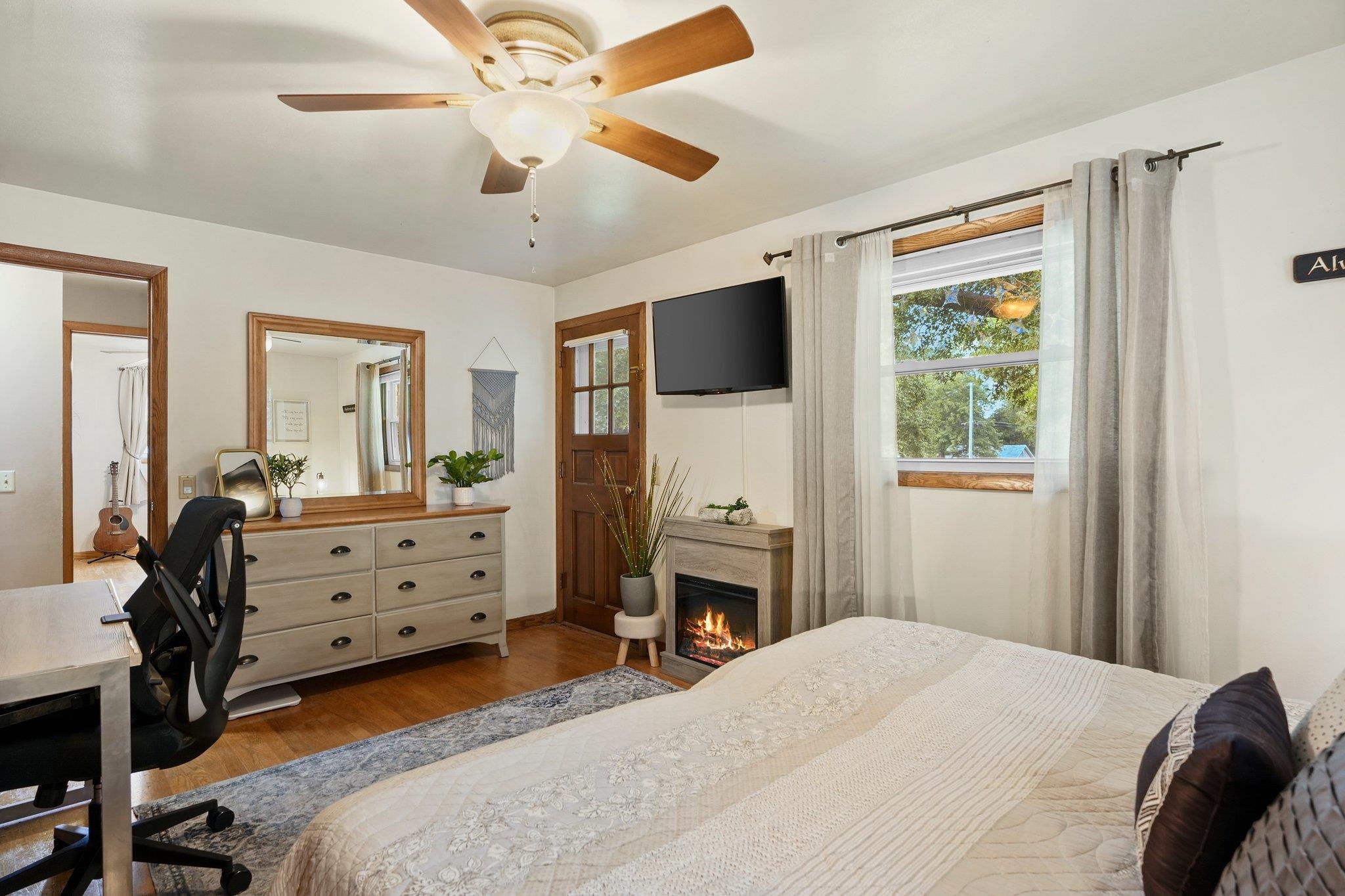 300 W Chicago Street