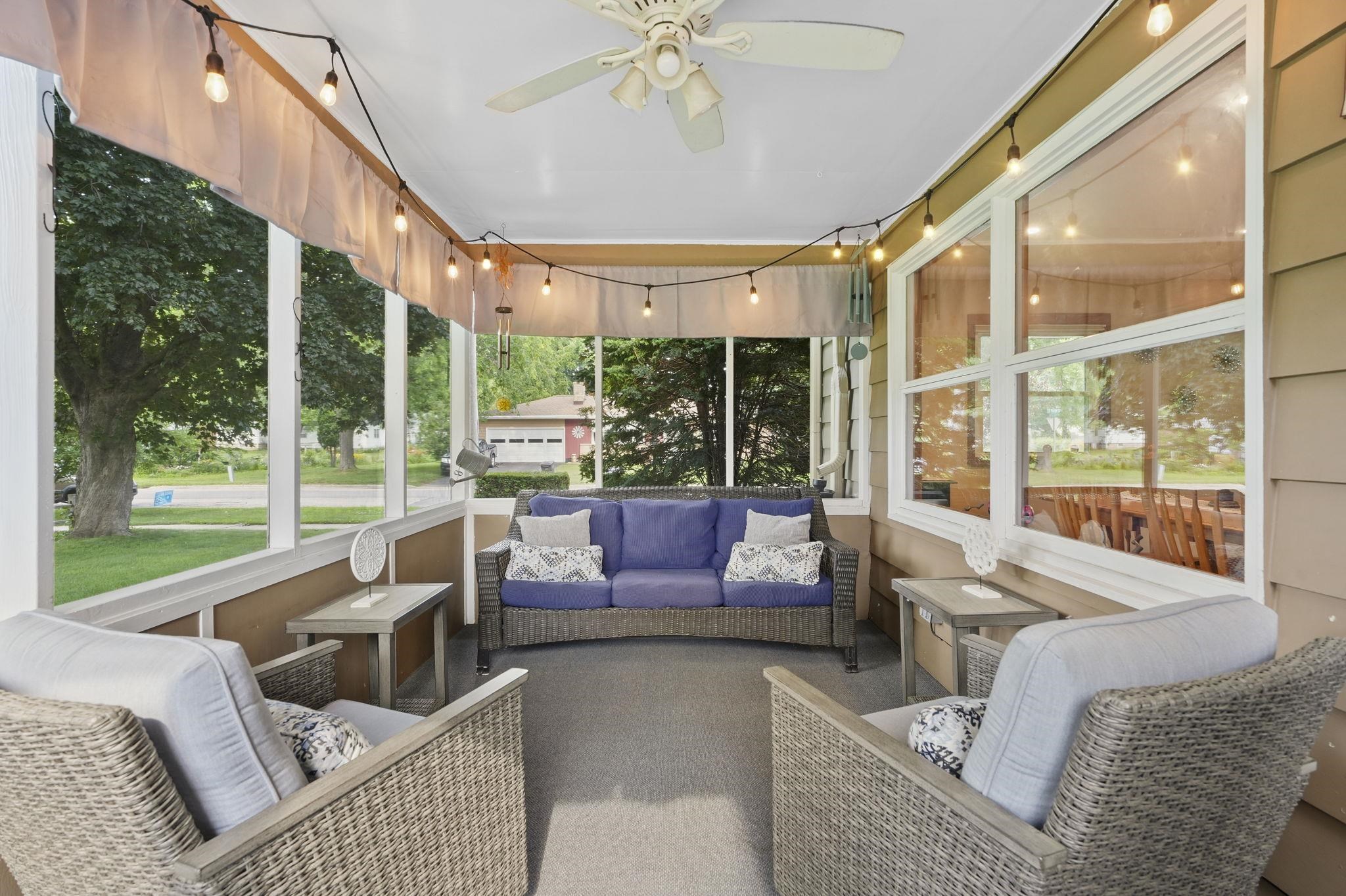 300 W Chicago Street