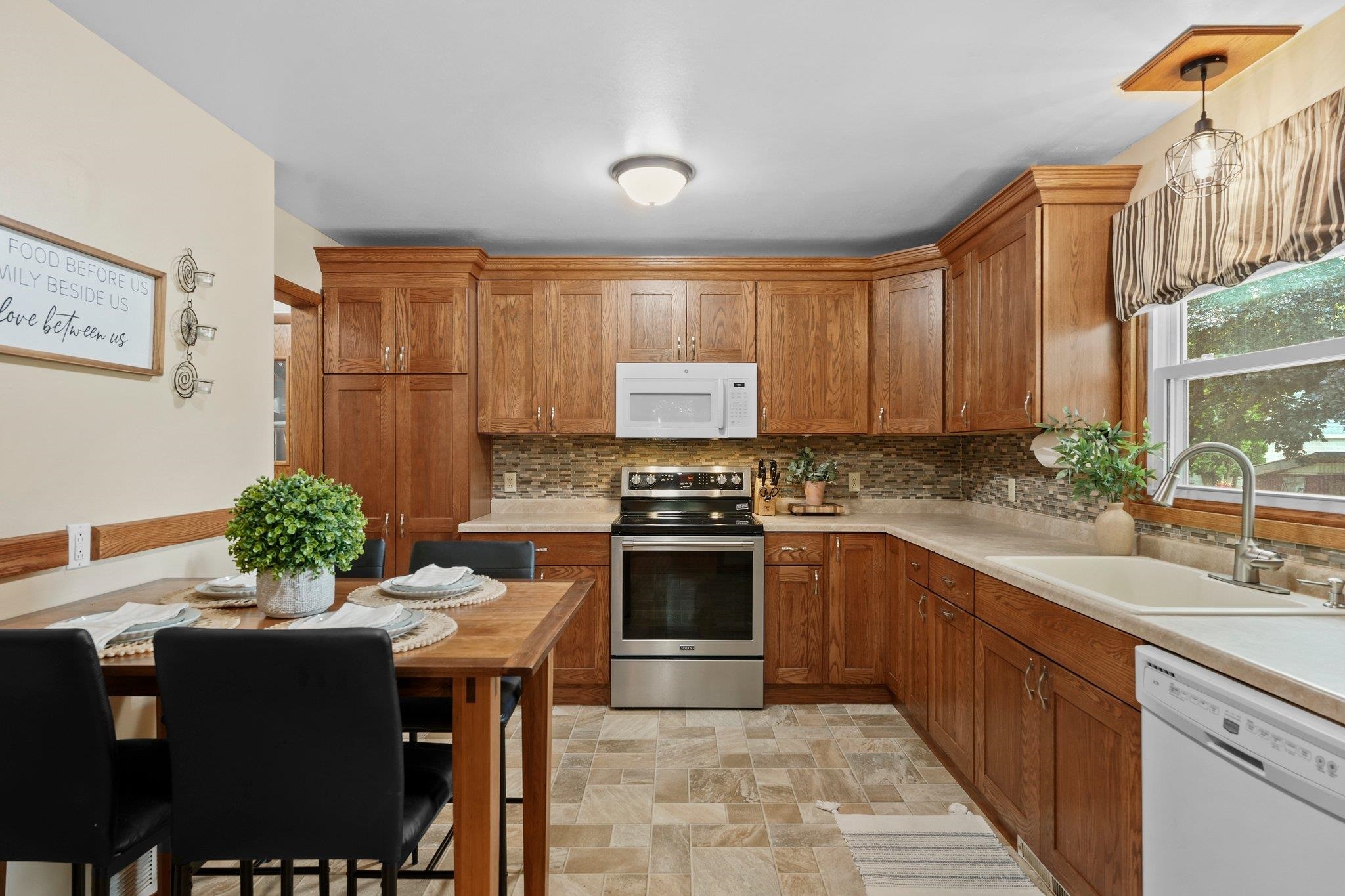 300 W Chicago Street