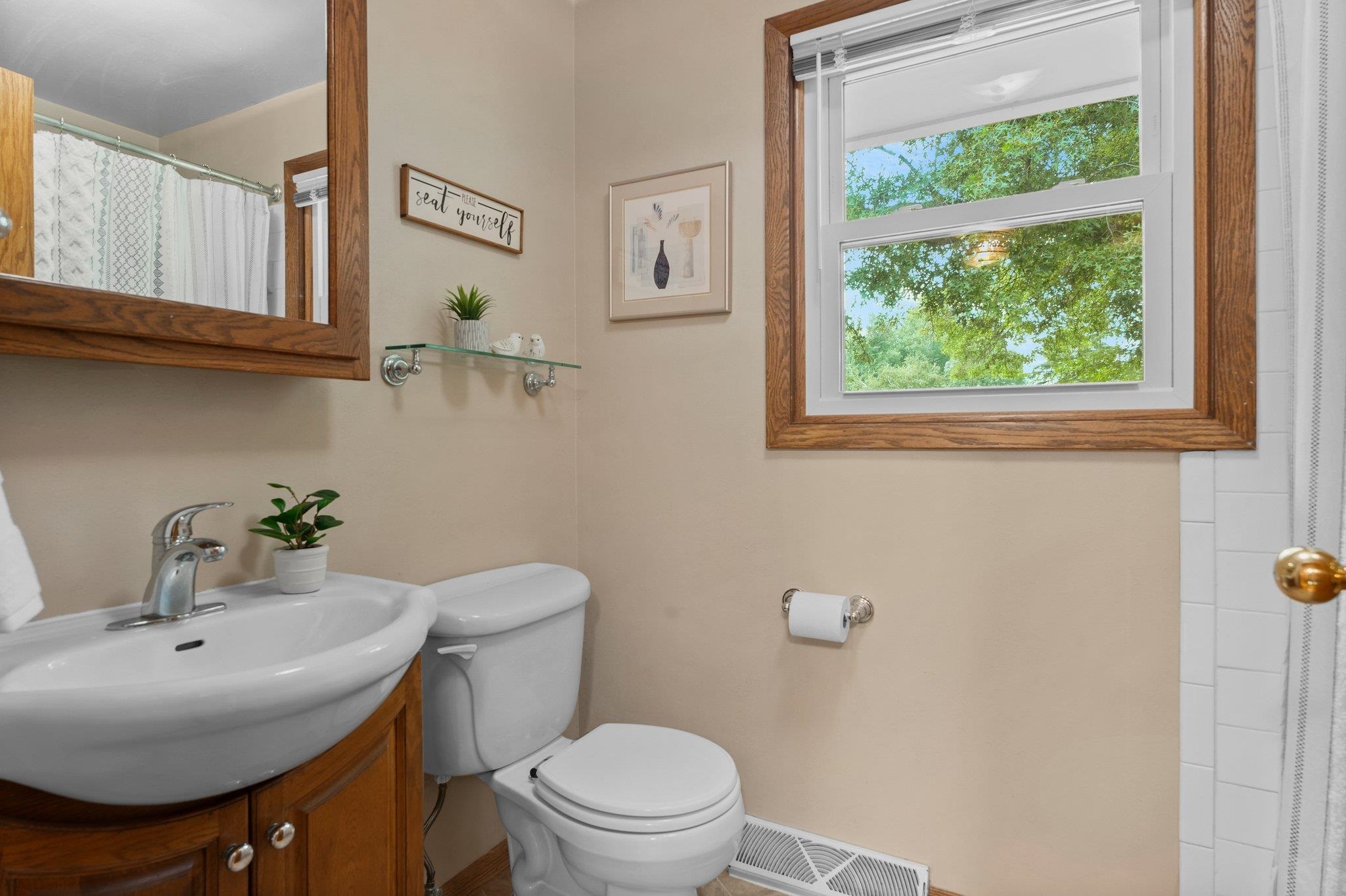 300 W Chicago Street