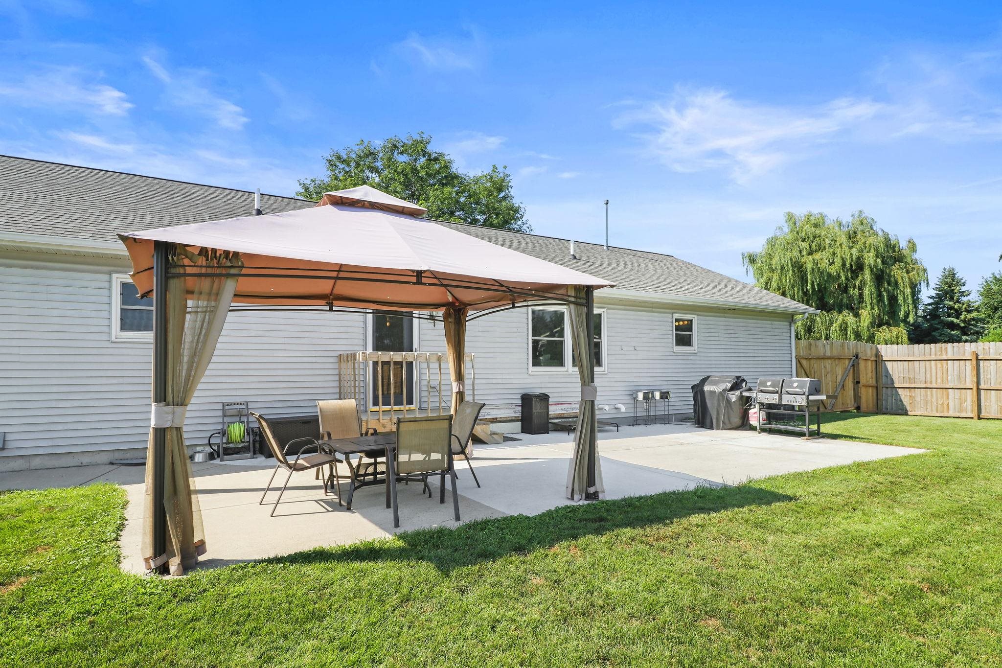 1621 Carlson Place