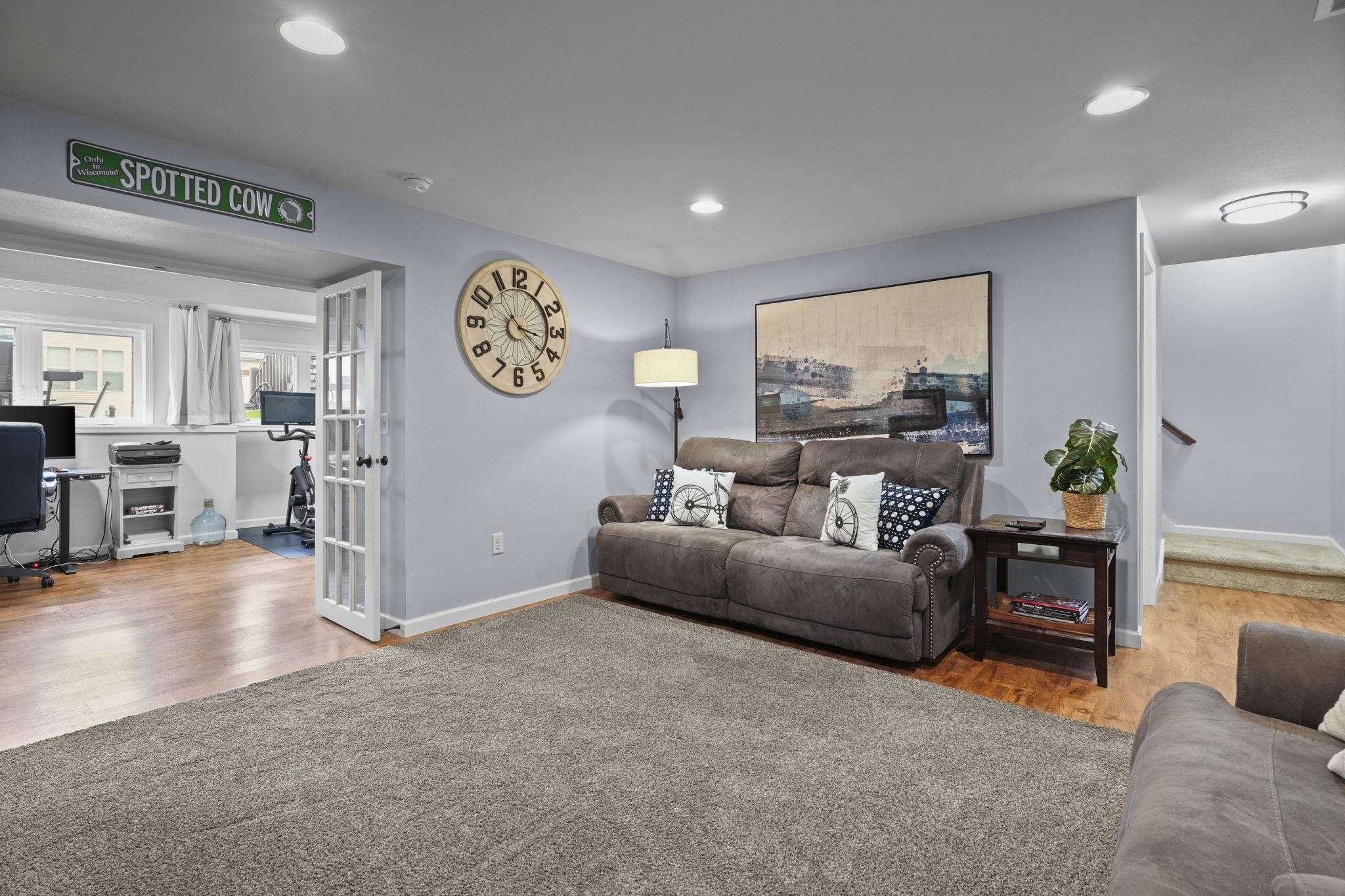 8917 Hollybush Lane