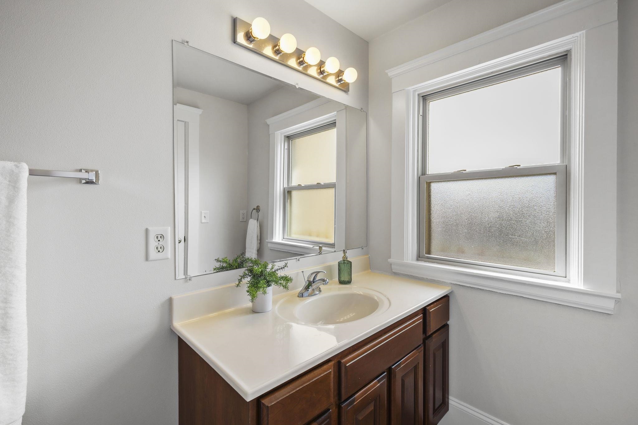 1009 Summit Avenue 5