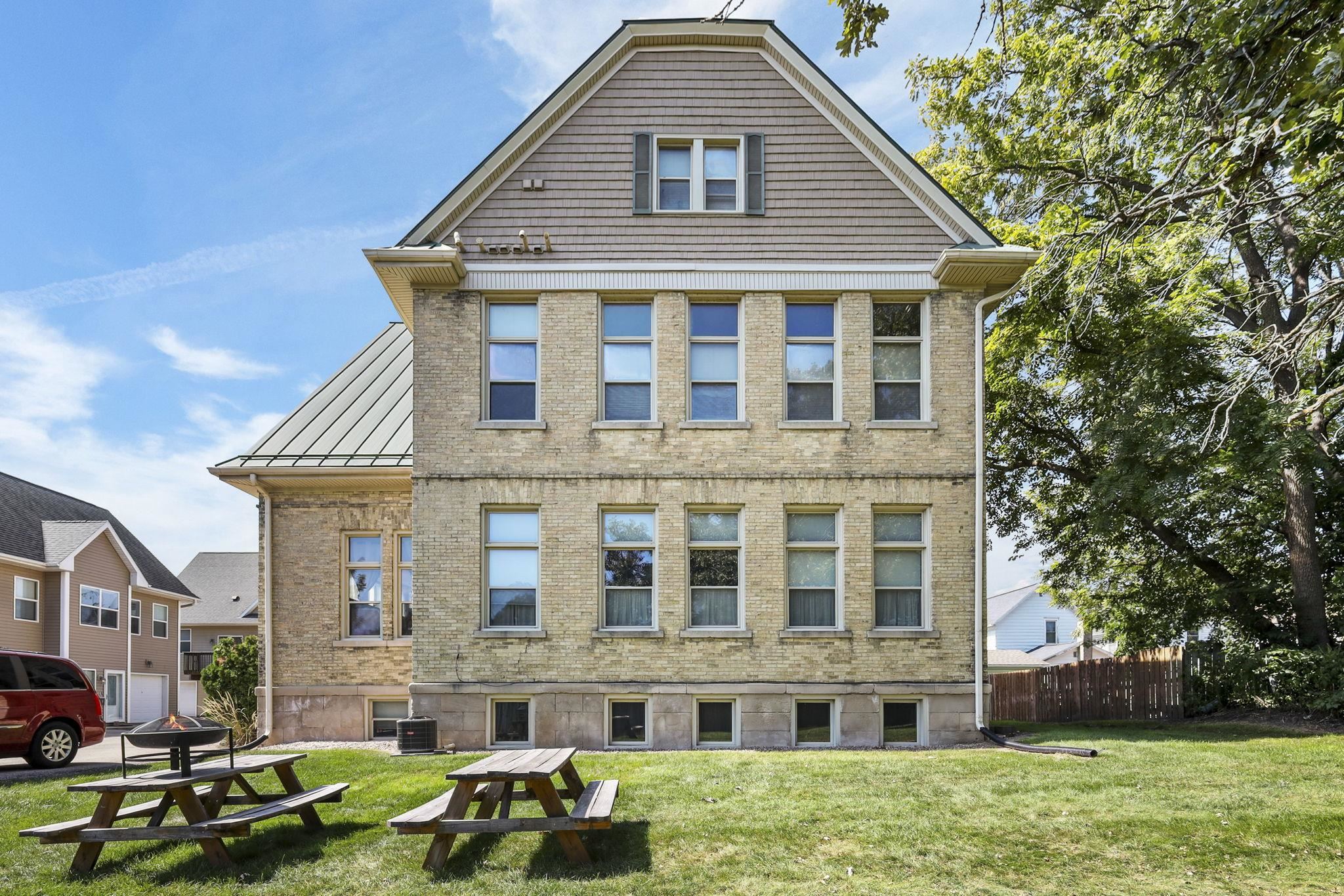 1009 Summit Avenue 5