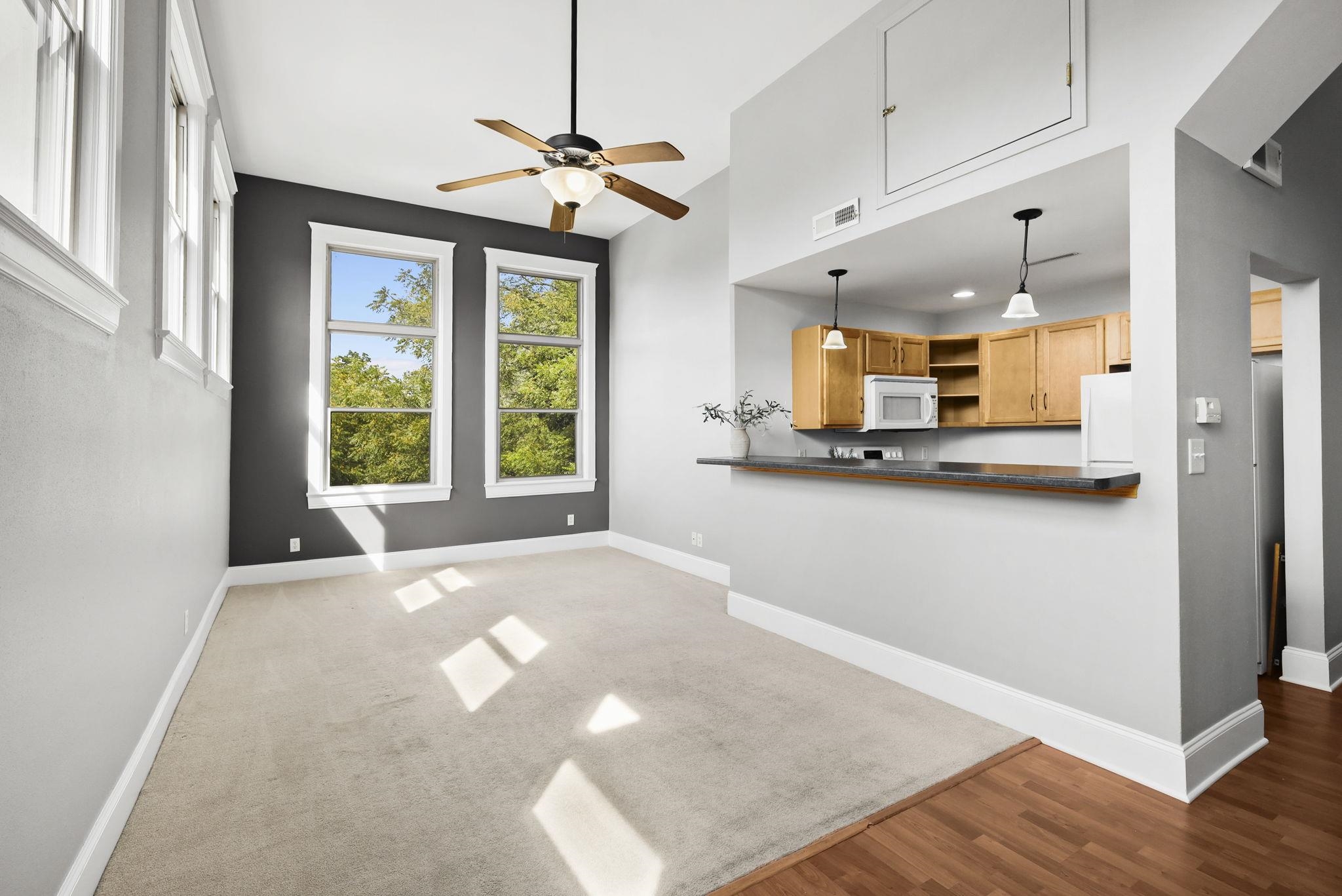 1009 Summit Avenue 5